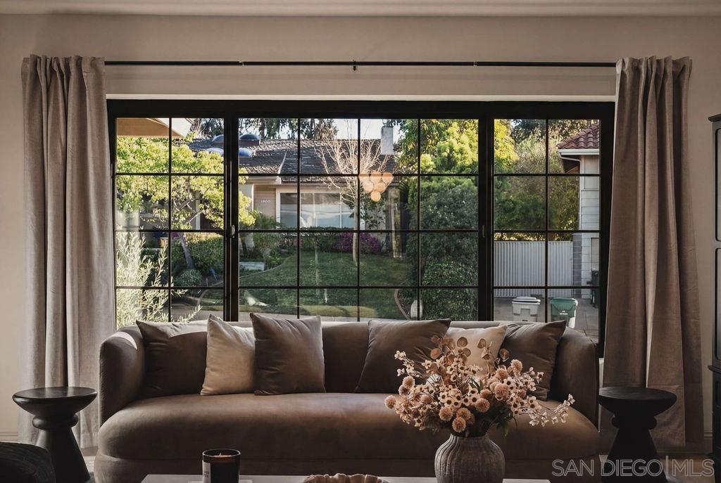 Detail Gallery Image 17 of 63 For 8390  Cliffridge Ln, La Jolla,  CA 92037 - 4 Beds | 2/1 Baths