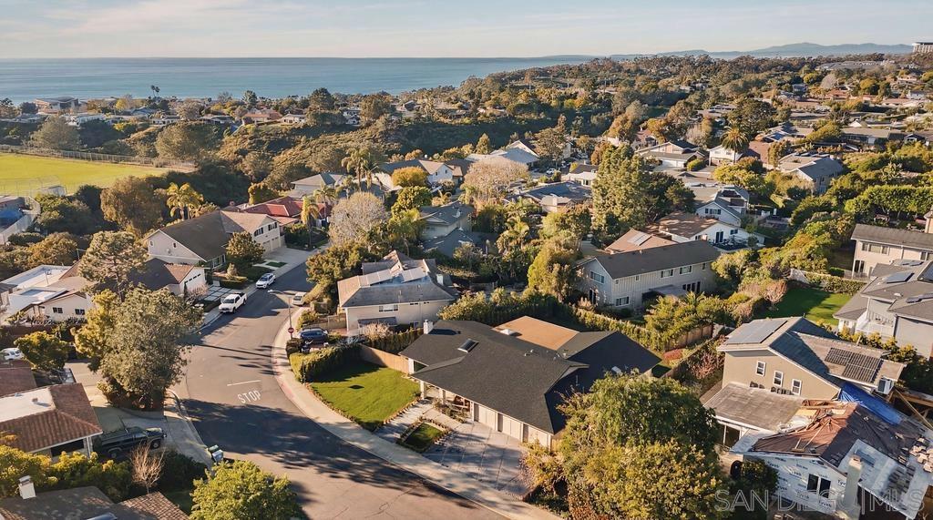 Detail Gallery Image 3 of 63 For 8390  Cliffridge Ln, La Jolla,  CA 92037 - 4 Beds | 2/1 Baths