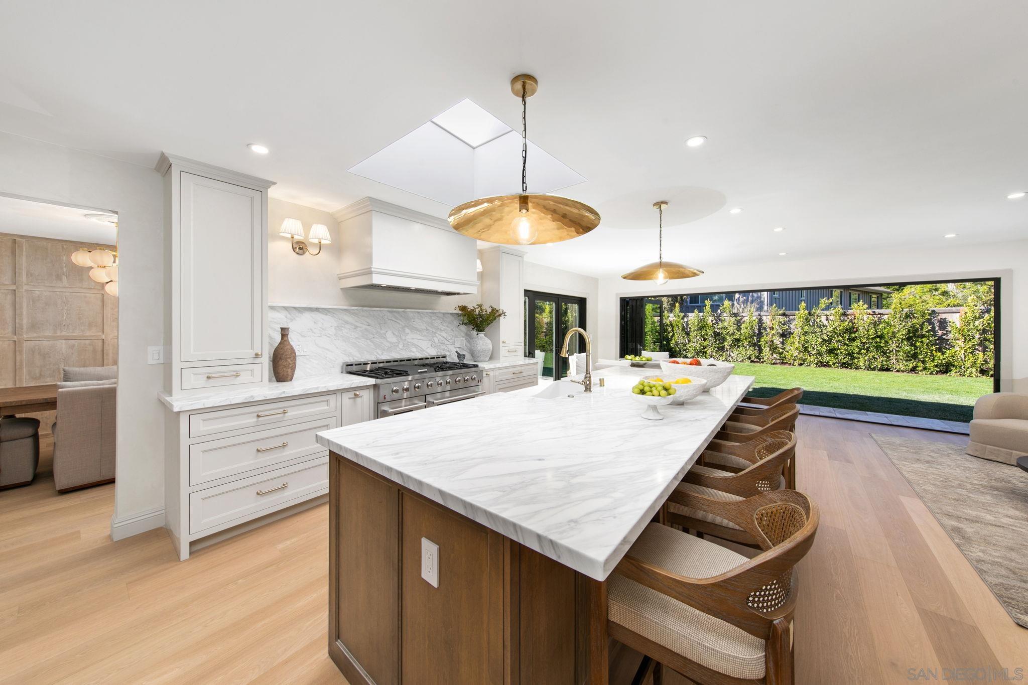 Detail Gallery Image 23 of 63 For 8390  Cliffridge Ln, La Jolla,  CA 92037 - 4 Beds | 2/1 Baths