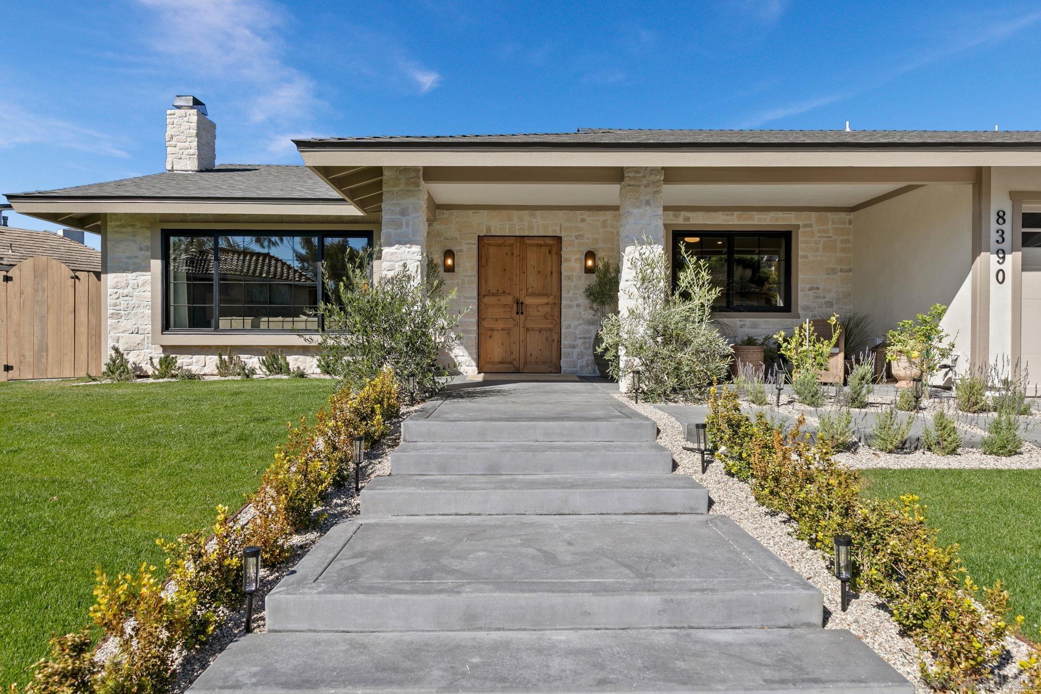 Detail Gallery Image 4 of 63 For 8390  Cliffridge Ln, La Jolla,  CA 92037 - 4 Beds | 2/1 Baths