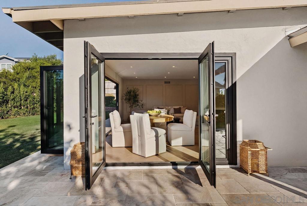 Detail Gallery Image 39 of 63 For 8390  Cliffridge Ln, La Jolla,  CA 92037 - 4 Beds | 2/1 Baths