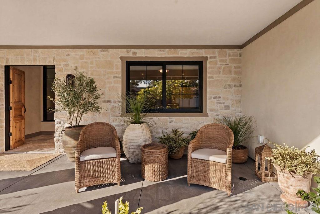 Detail Gallery Image 6 of 63 For 8390  Cliffridge Ln, La Jolla,  CA 92037 - 4 Beds | 2/1 Baths