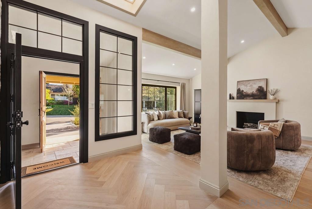 Detail Gallery Image 9 of 63 For 8390  Cliffridge Ln, La Jolla,  CA 92037 - 4 Beds | 2/1 Baths