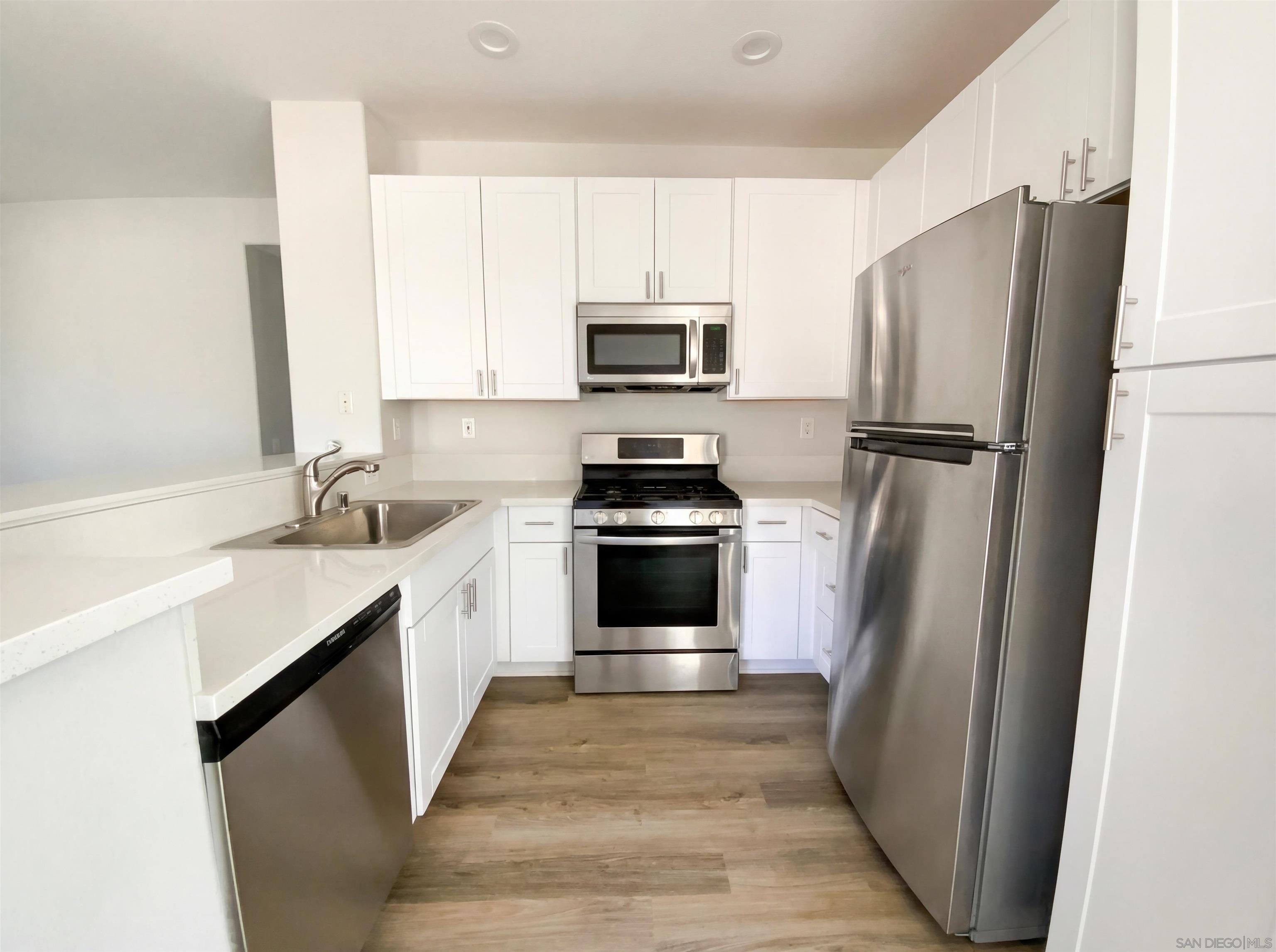 Detail Gallery Image 2 of 16 For 9663 W Canyon Ter  #1,  San Diego,  CA 92123 - 2 Beds | 2 Baths