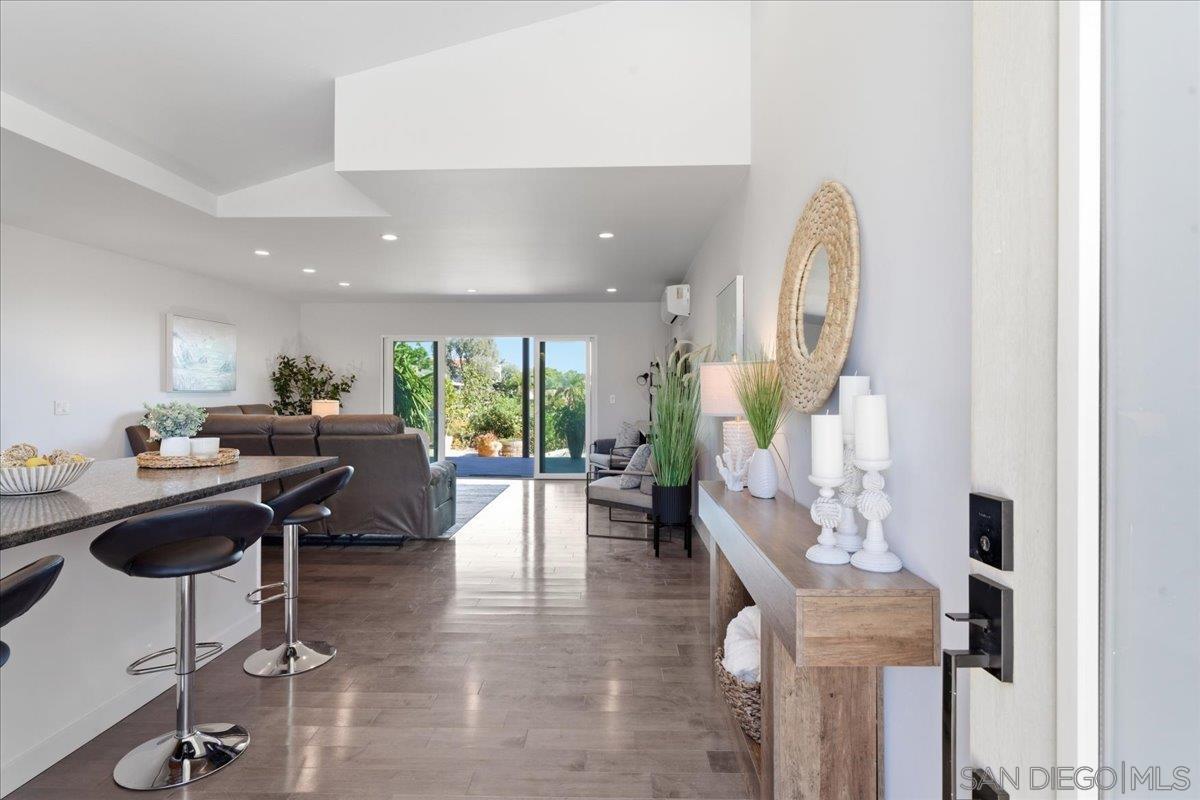 Detail Gallery Image 2 of 37 For 5447  Soledad Rd, La Jolla,  CA 92037 - 2 Beds | 1 Baths