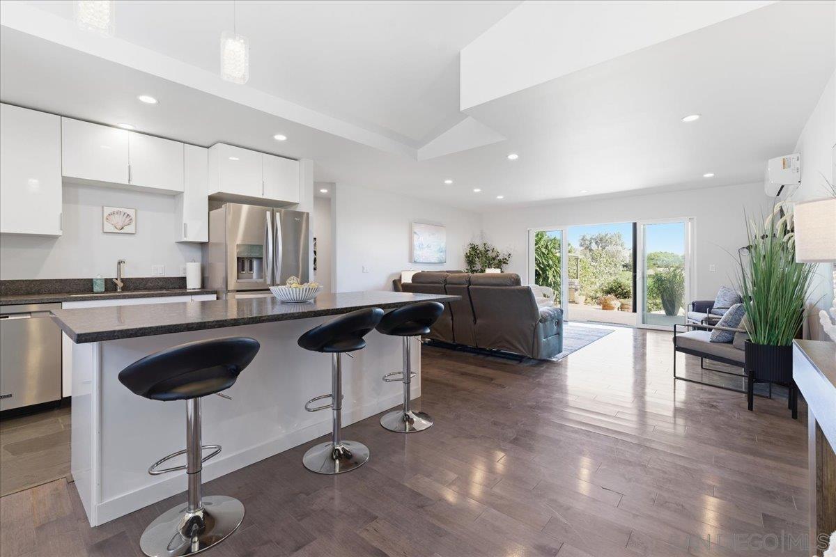 Detail Gallery Image 3 of 37 For 5447  Soledad Rd, La Jolla,  CA 92037 - 2 Beds | 1 Baths