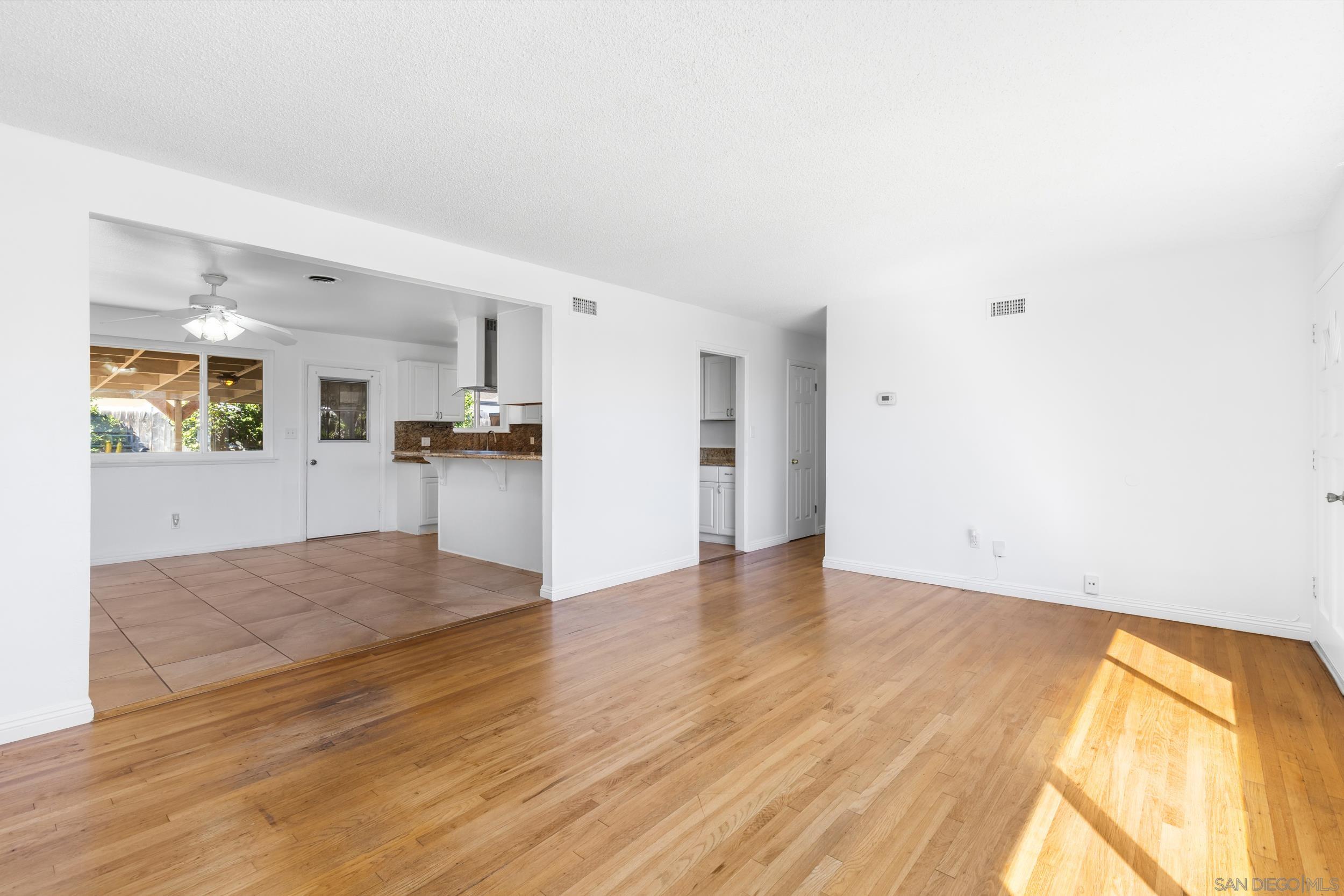 Detail Gallery Image 11 of 22 For 7474  Salerno St., San Diego,  CA 92111 - 3 Beds | 2 Baths