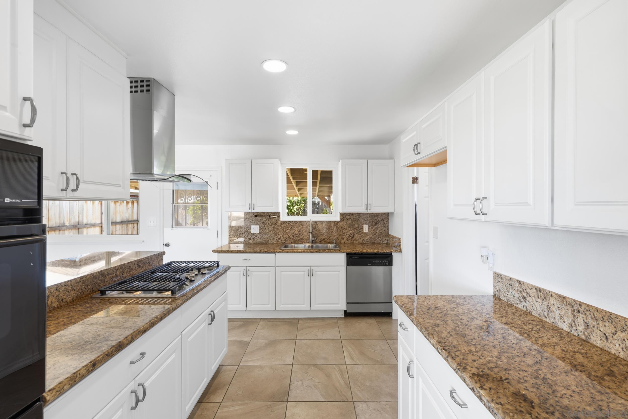 Detail Gallery Image 3 of 22 For 7474  Salerno St., San Diego,  CA 92111 - 3 Beds | 2 Baths