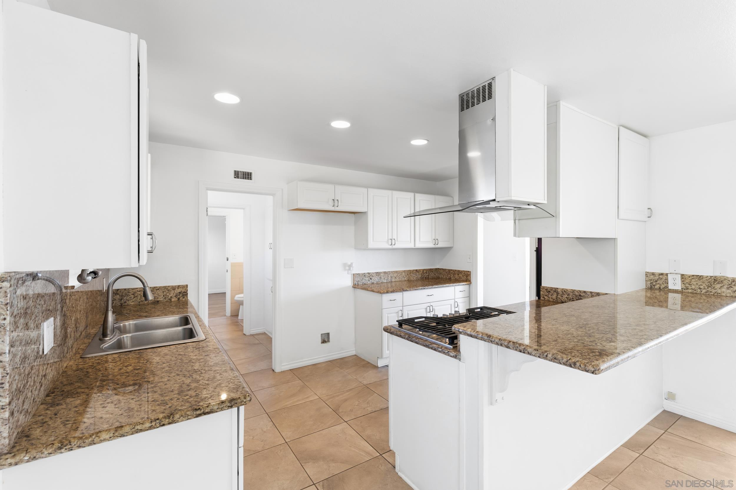 Detail Gallery Image 4 of 22 For 7474  Salerno St., San Diego,  CA 92111 - 3 Beds | 2 Baths