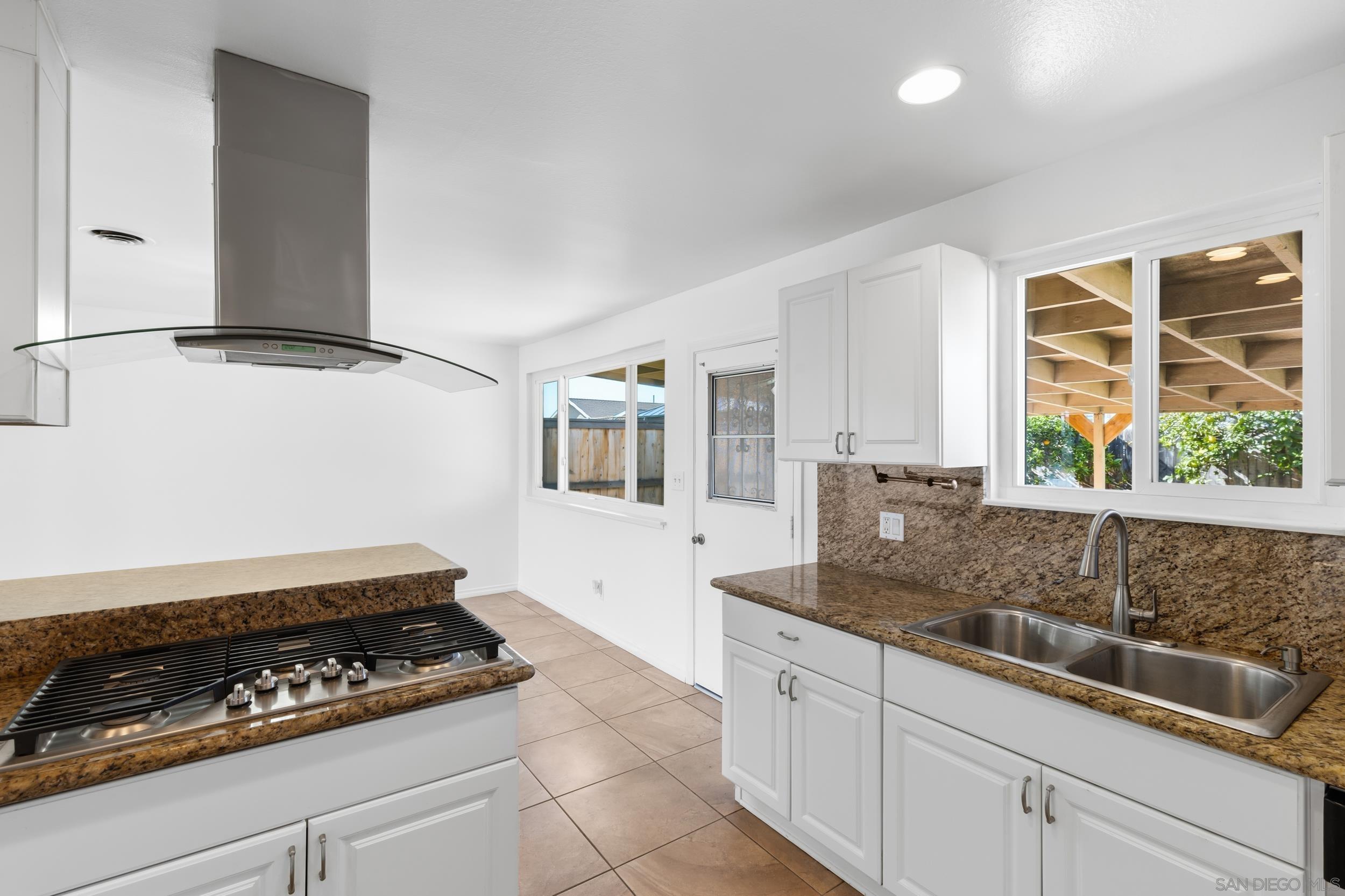 Detail Gallery Image 7 of 22 For 7474  Salerno St., San Diego,  CA 92111 - 3 Beds | 2 Baths