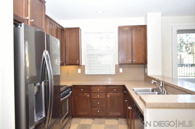 Detail Gallery Image 9 of 48 For 1437  Caminito Sicilia, Chula Vista,  CA 91915 - 3 Beds | 3/2 Baths