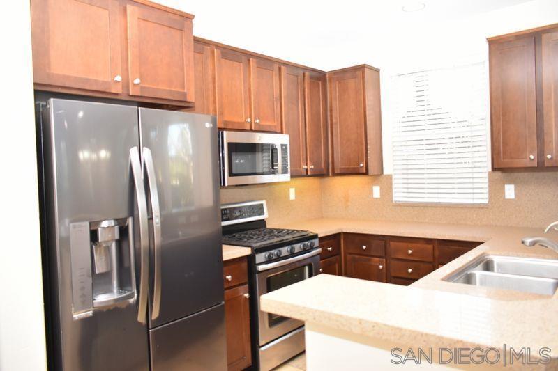Detail Gallery Image 10 of 48 For 1437  Caminito Sicilia, Chula Vista,  CA 91915 - 3 Beds | 3/2 Baths