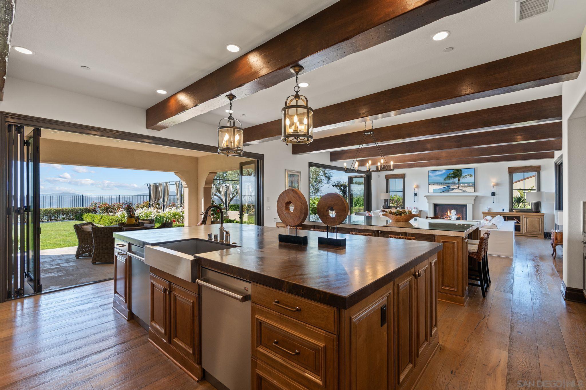 Detail Gallery Image 11 of 38 For 18264  Avenida Manantial, Rancho Santa Fe,  CA 92067 - 5 Beds | 5/2 Baths