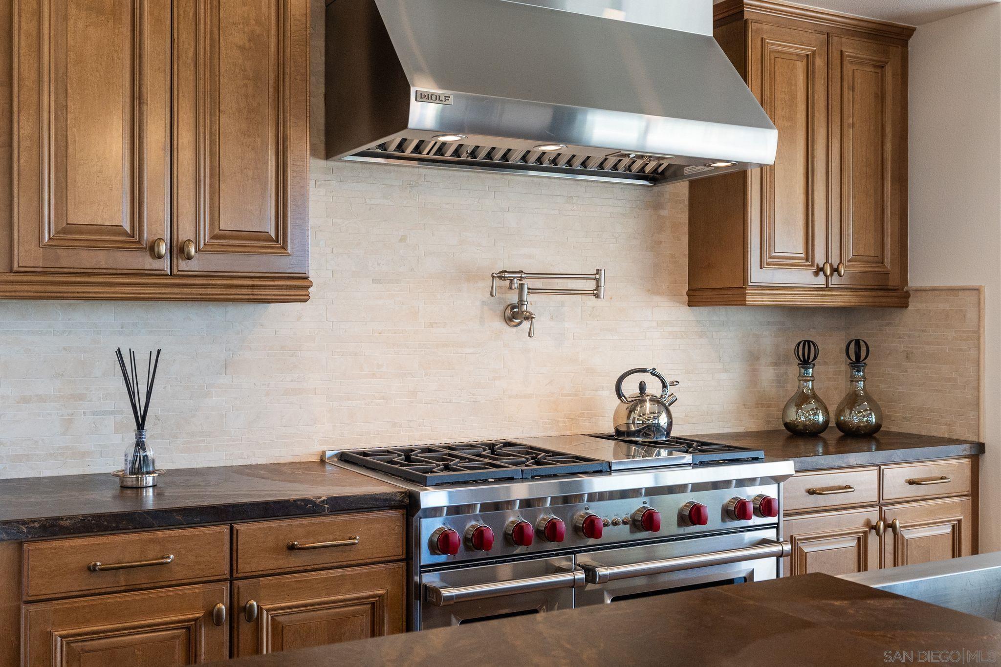 Detail Gallery Image 12 of 38 For 18264  Avenida Manantial, Rancho Santa Fe,  CA 92067 - 5 Beds | 5/2 Baths