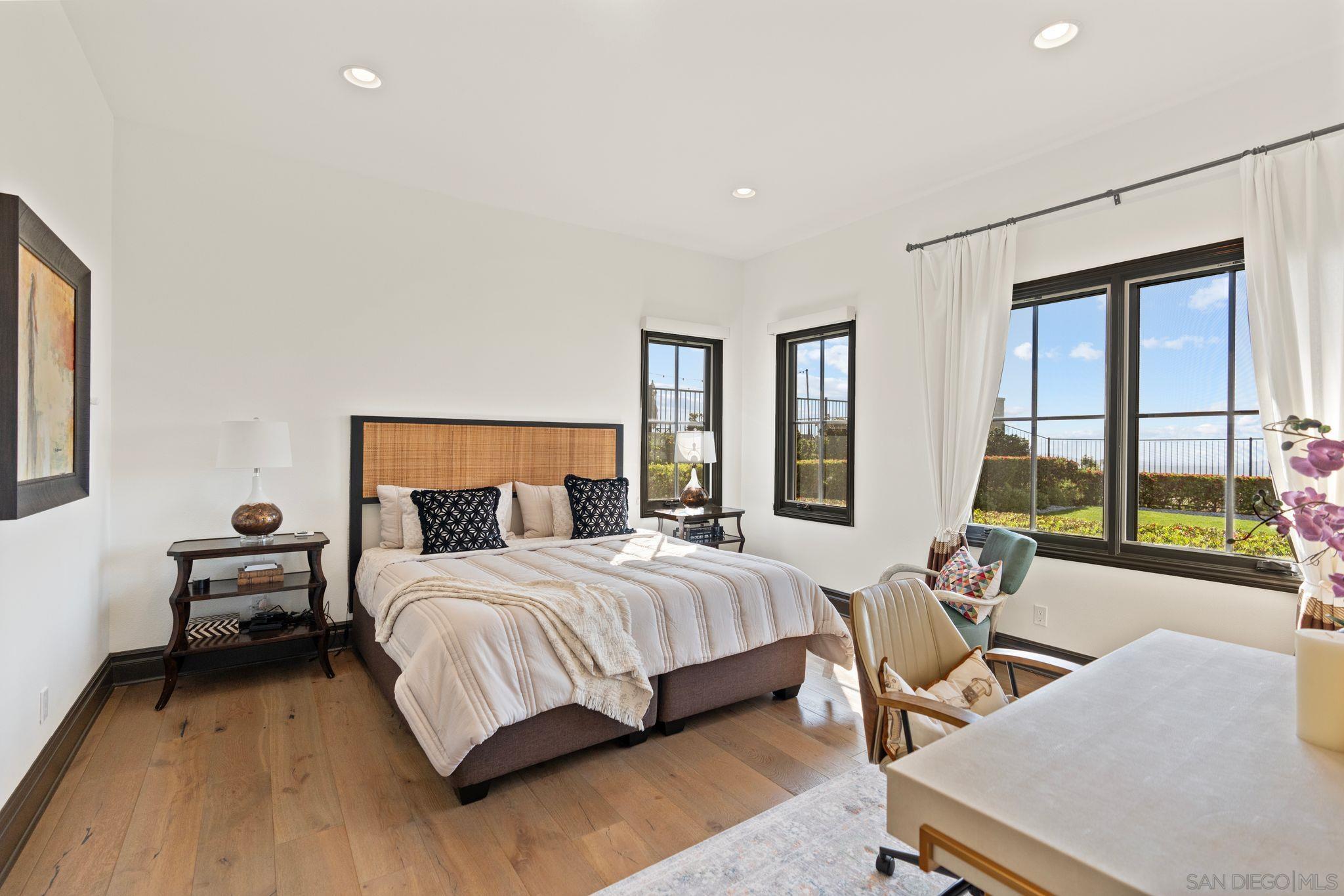 Detail Gallery Image 14 of 34 For 18264  Avenida Manantial, Rancho Santa Fe,  CA 92067 - 5 Beds | 5/2 Baths