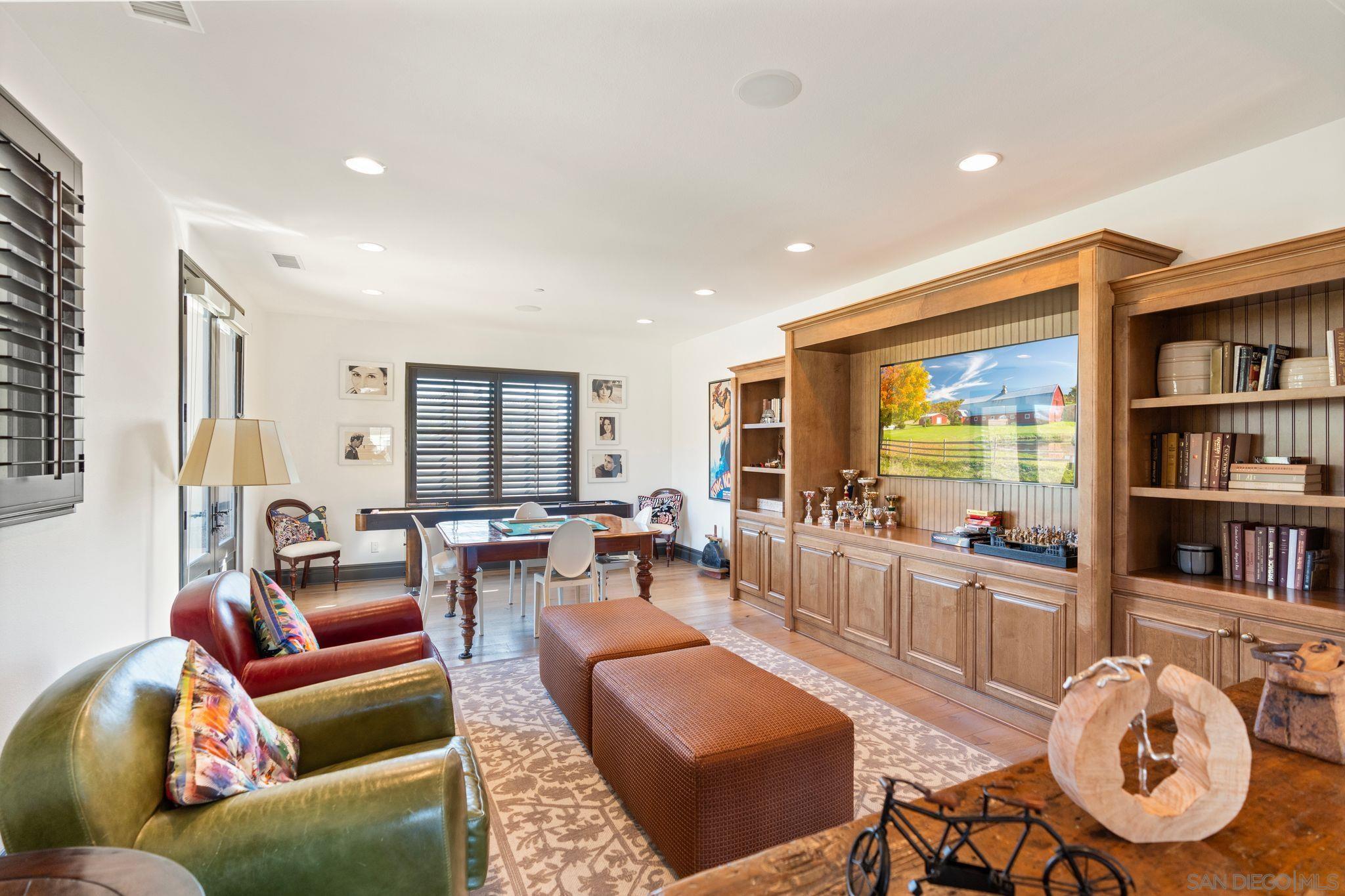 Detail Gallery Image 15 of 34 For 18264  Avenida Manantial, Rancho Santa Fe,  CA 92067 - 5 Beds | 5/2 Baths