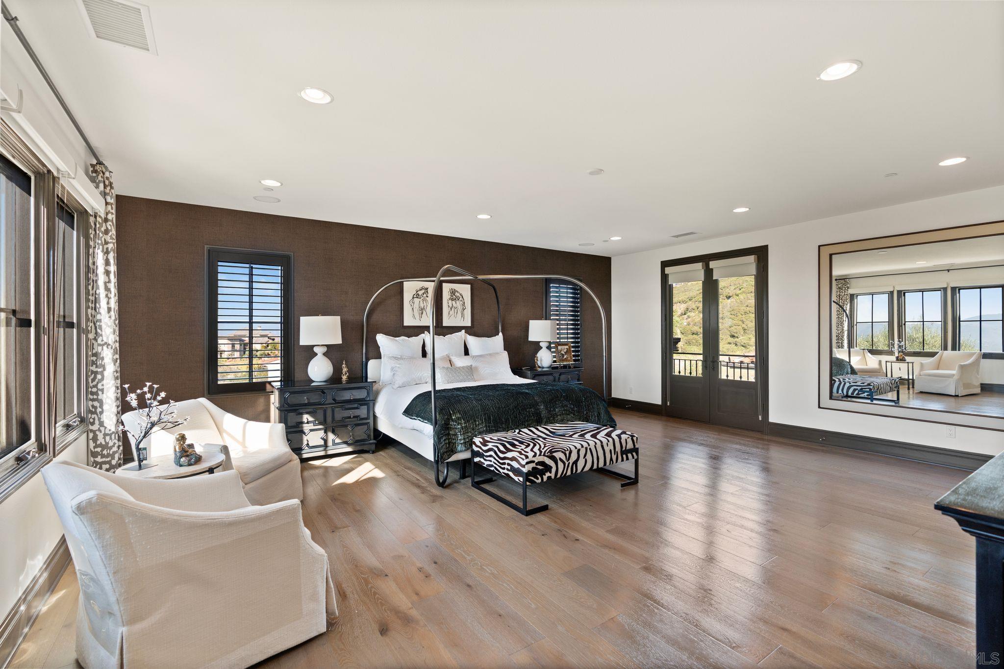 Detail Gallery Image 17 of 38 For 18264  Avenida Manantial, Rancho Santa Fe,  CA 92067 - 5 Beds | 5/2 Baths