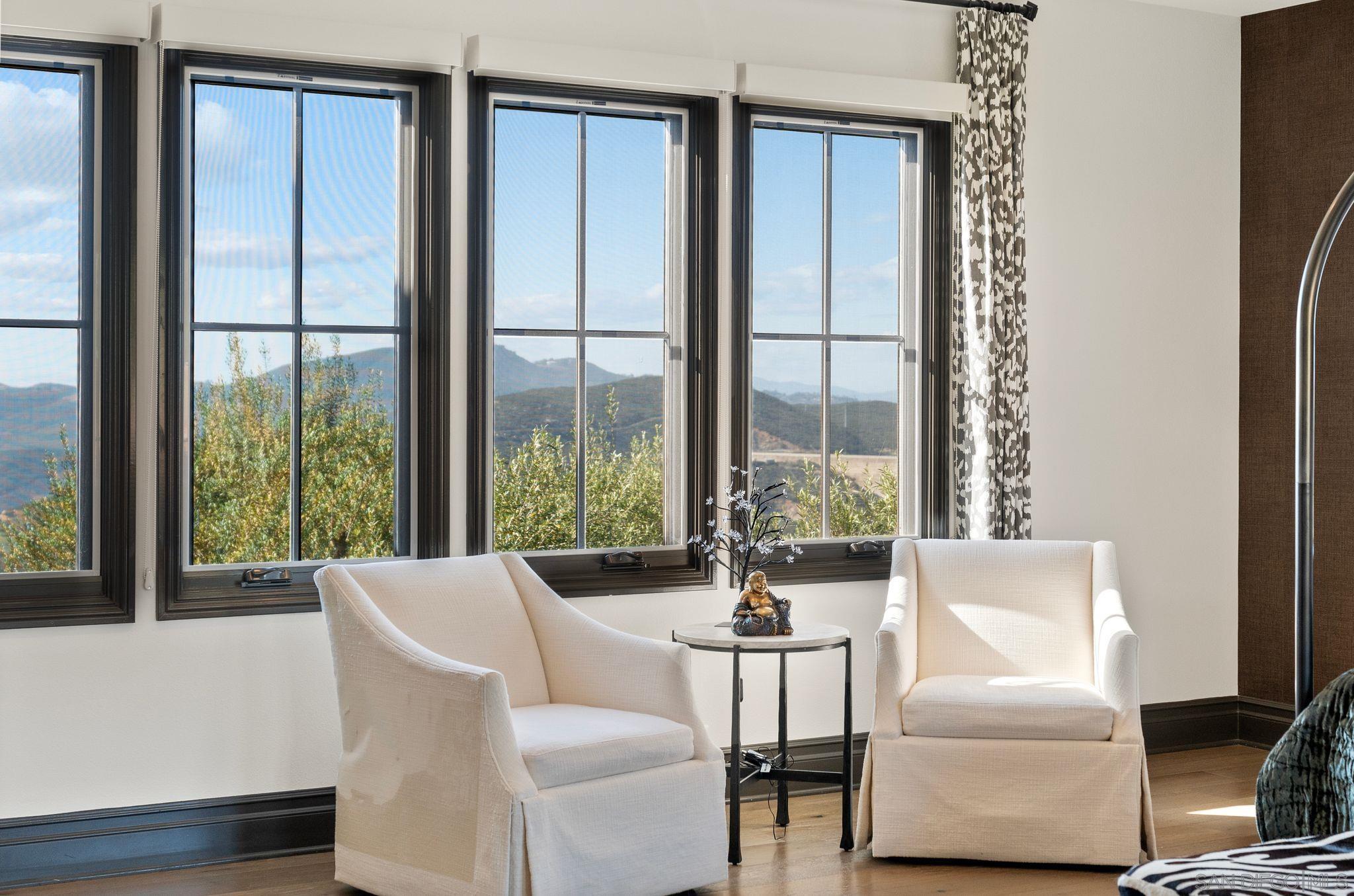 Detail Gallery Image 17 of 34 For 18264  Avenida Manantial, Rancho Santa Fe,  CA 92067 - 5 Beds | 5/2 Baths