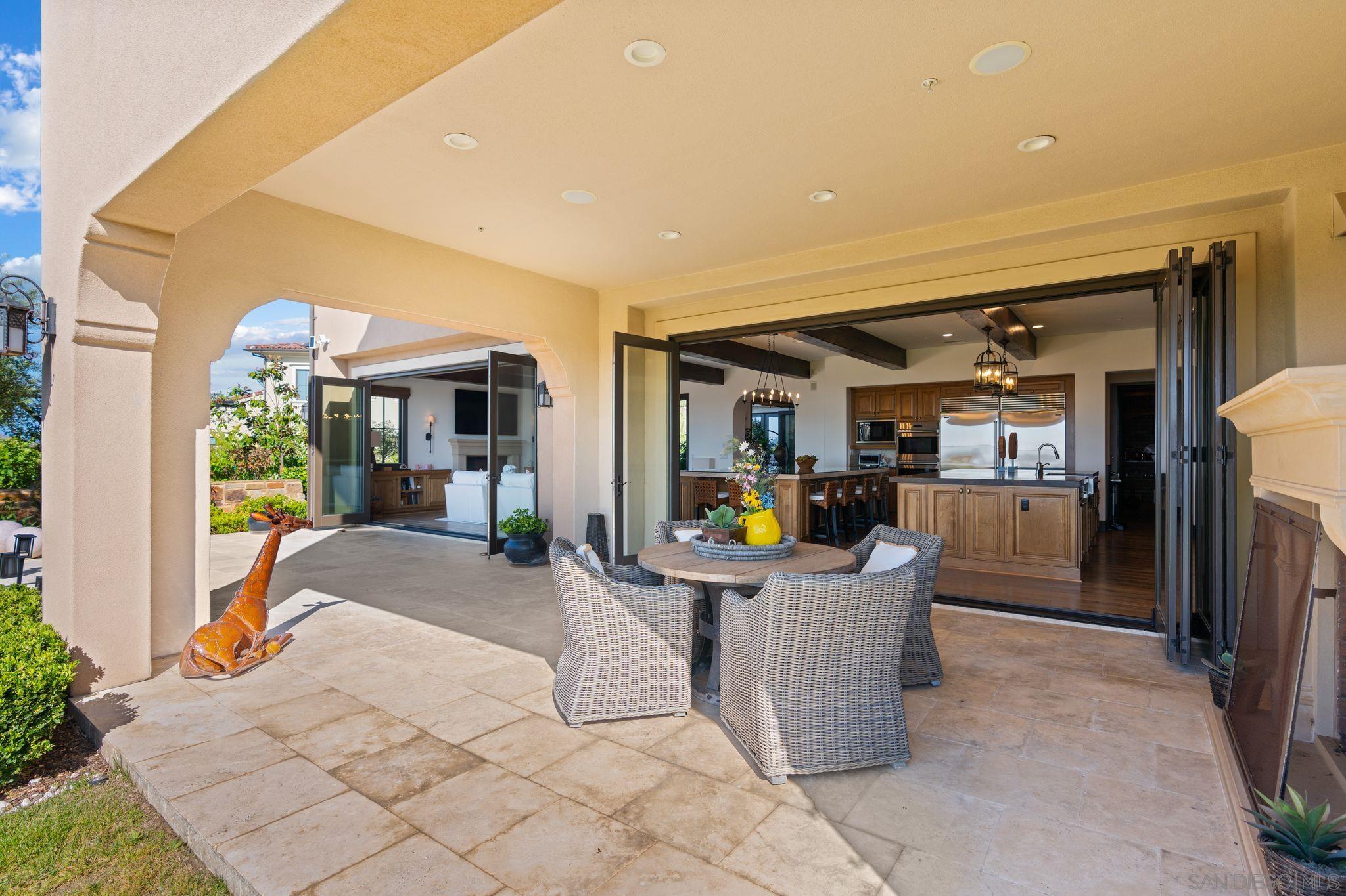 Detail Gallery Image 21 of 38 For 18264  Avenida Manantial, Rancho Santa Fe,  CA 92067 - 5 Beds | 5/2 Baths