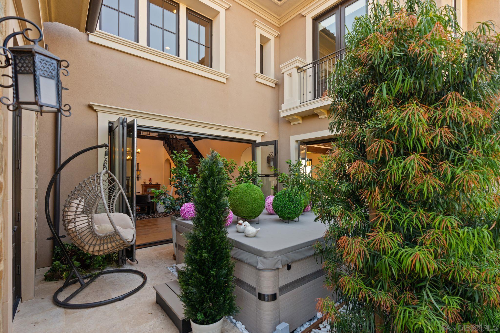 Detail Gallery Image 21 of 34 For 18264  Avenida Manantial, Rancho Santa Fe,  CA 92067 - 5 Beds | 5/2 Baths