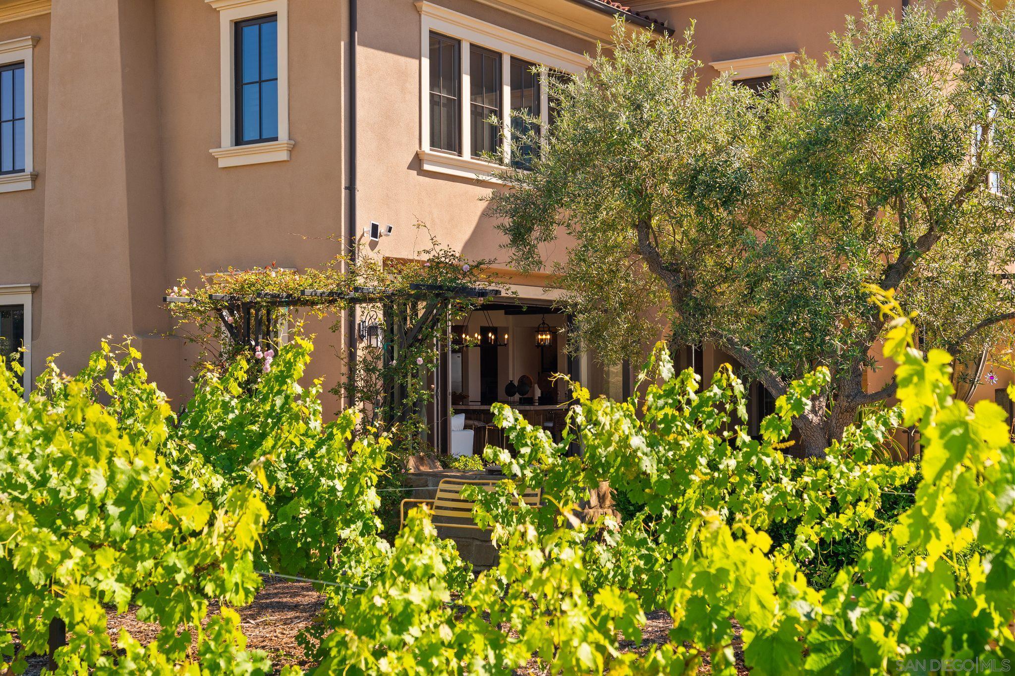 Detail Gallery Image 26 of 38 For 18264  Avenida Manantial, Rancho Santa Fe,  CA 92067 - 5 Beds | 5/2 Baths