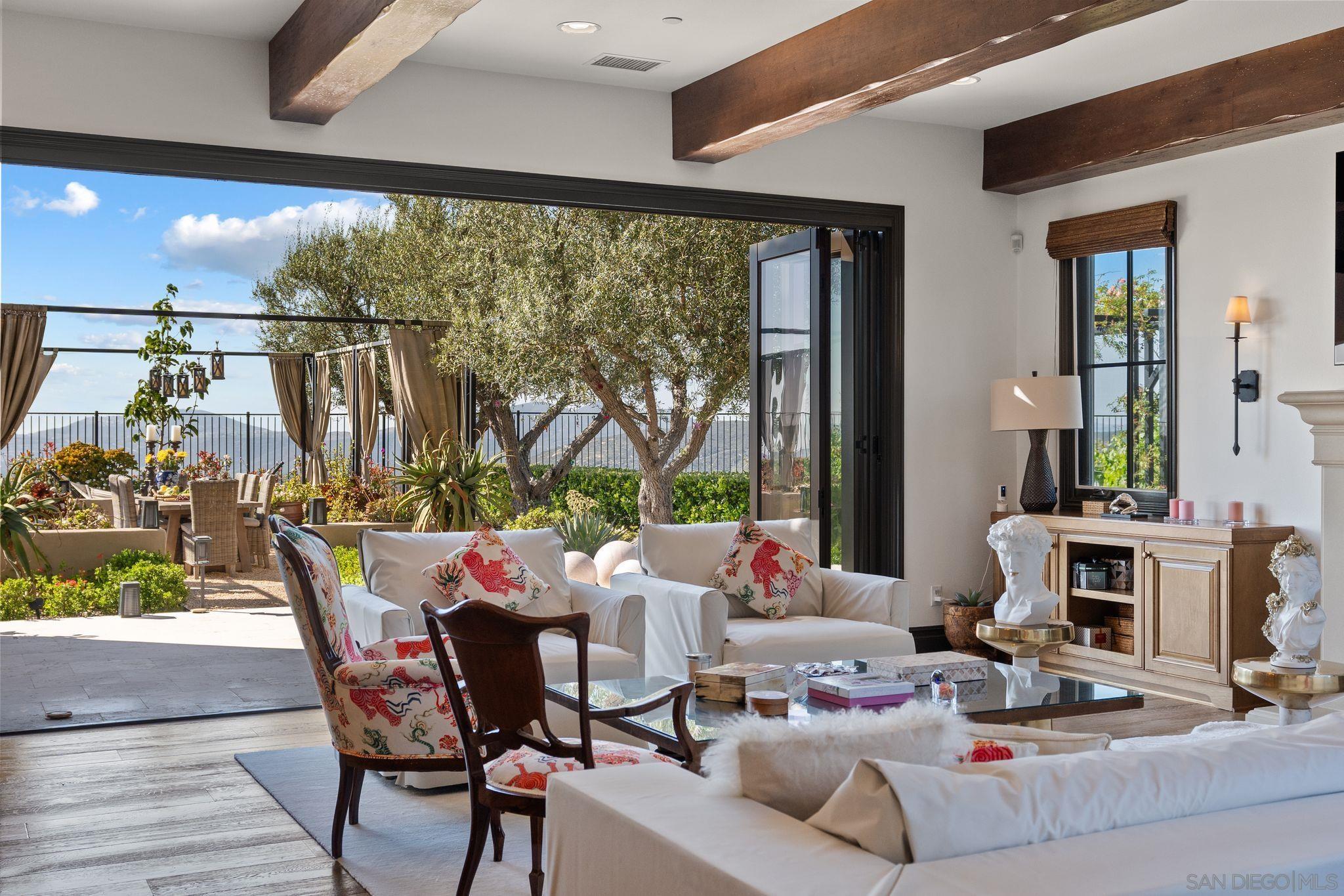 Detail Gallery Image 4 of 34 For 18264  Avenida Manantial, Rancho Santa Fe,  CA 92067 - 5 Beds | 5/2 Baths