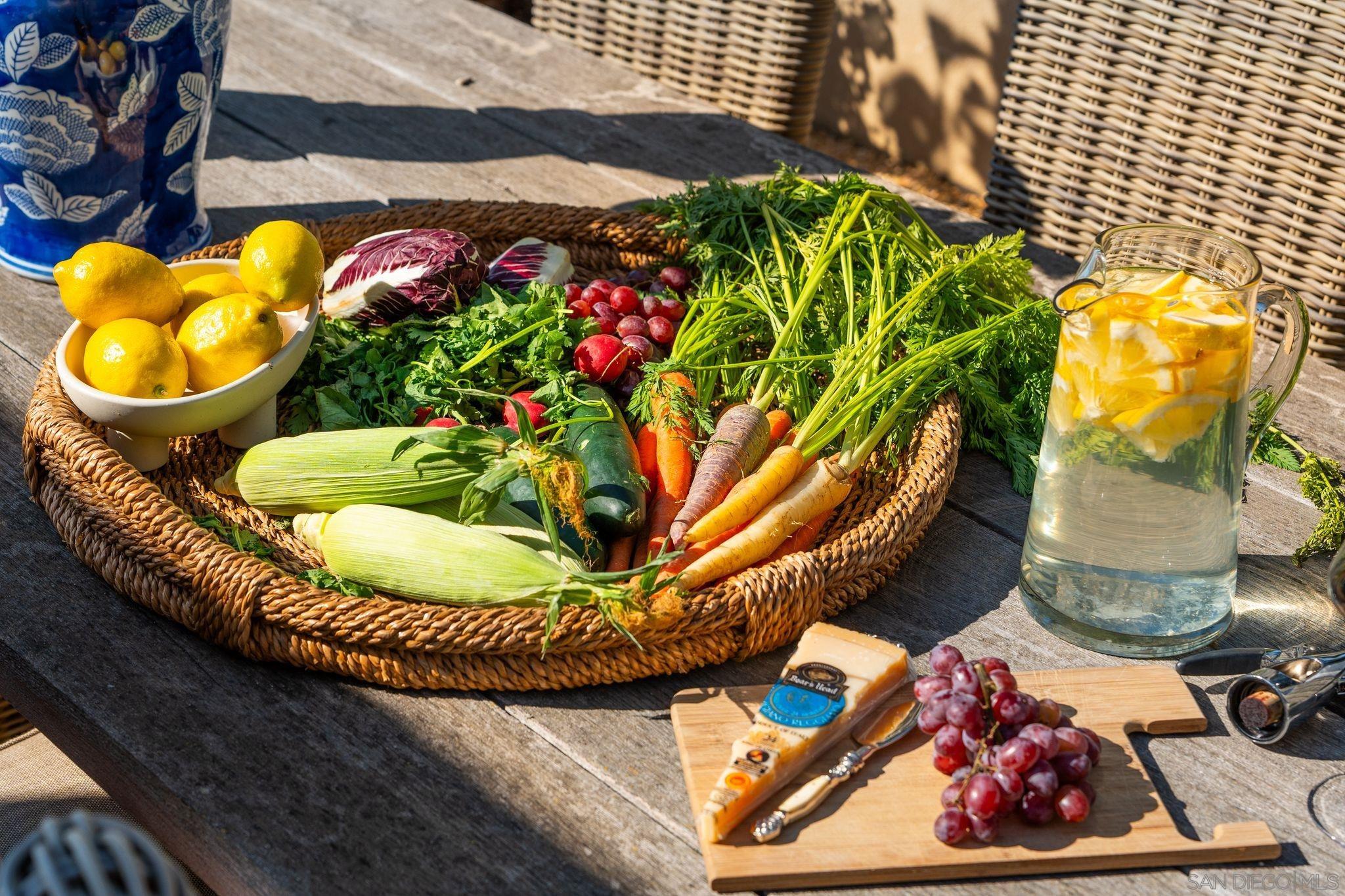 Detail Gallery Image 31 of 34 For 18264  Avenida Manantial, Rancho Santa Fe,  CA 92067 - 5 Beds | 5/2 Baths