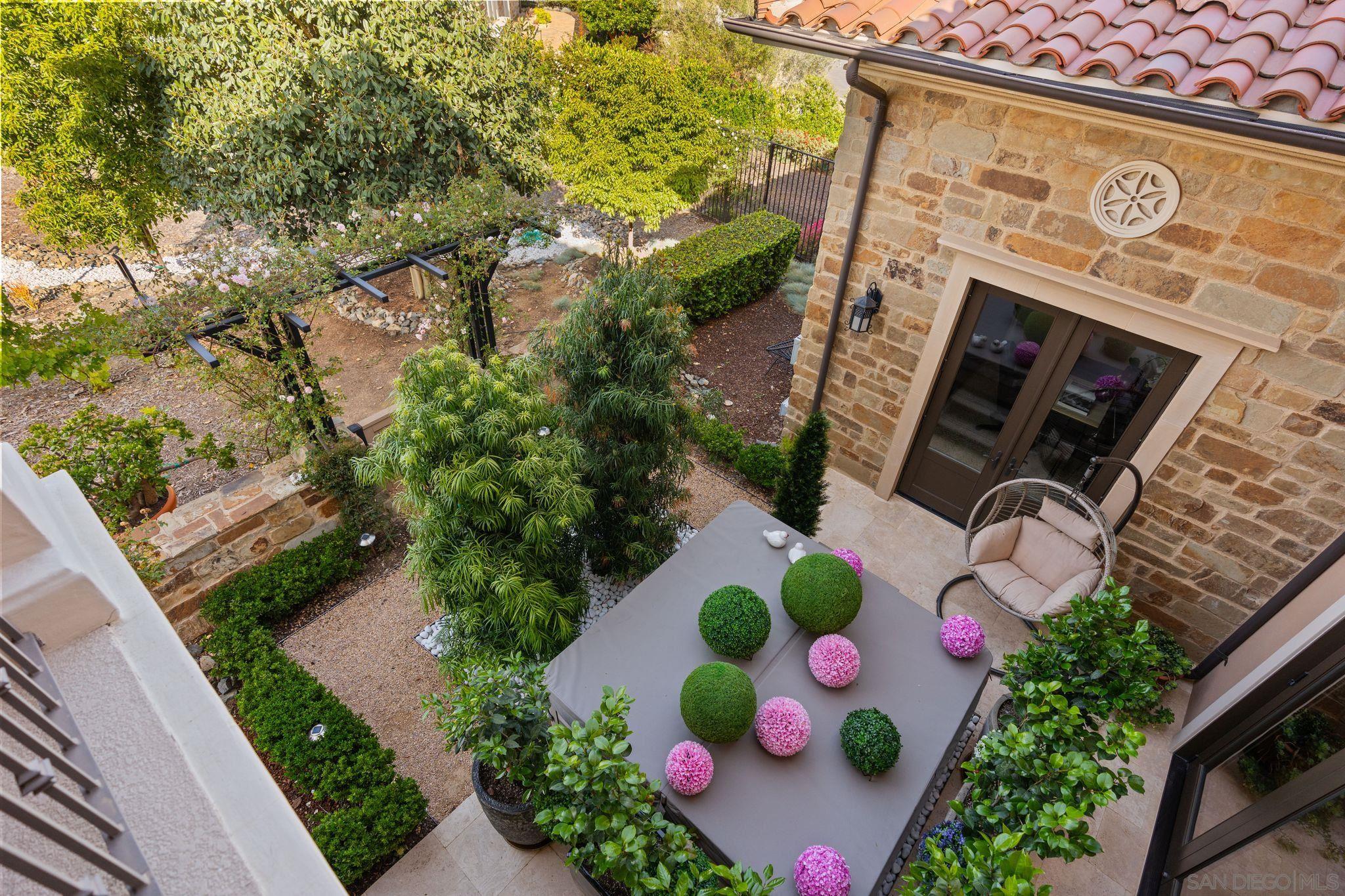 Detail Gallery Image 33 of 34 For 18264  Avenida Manantial, Rancho Santa Fe,  CA 92067 - 5 Beds | 5/2 Baths