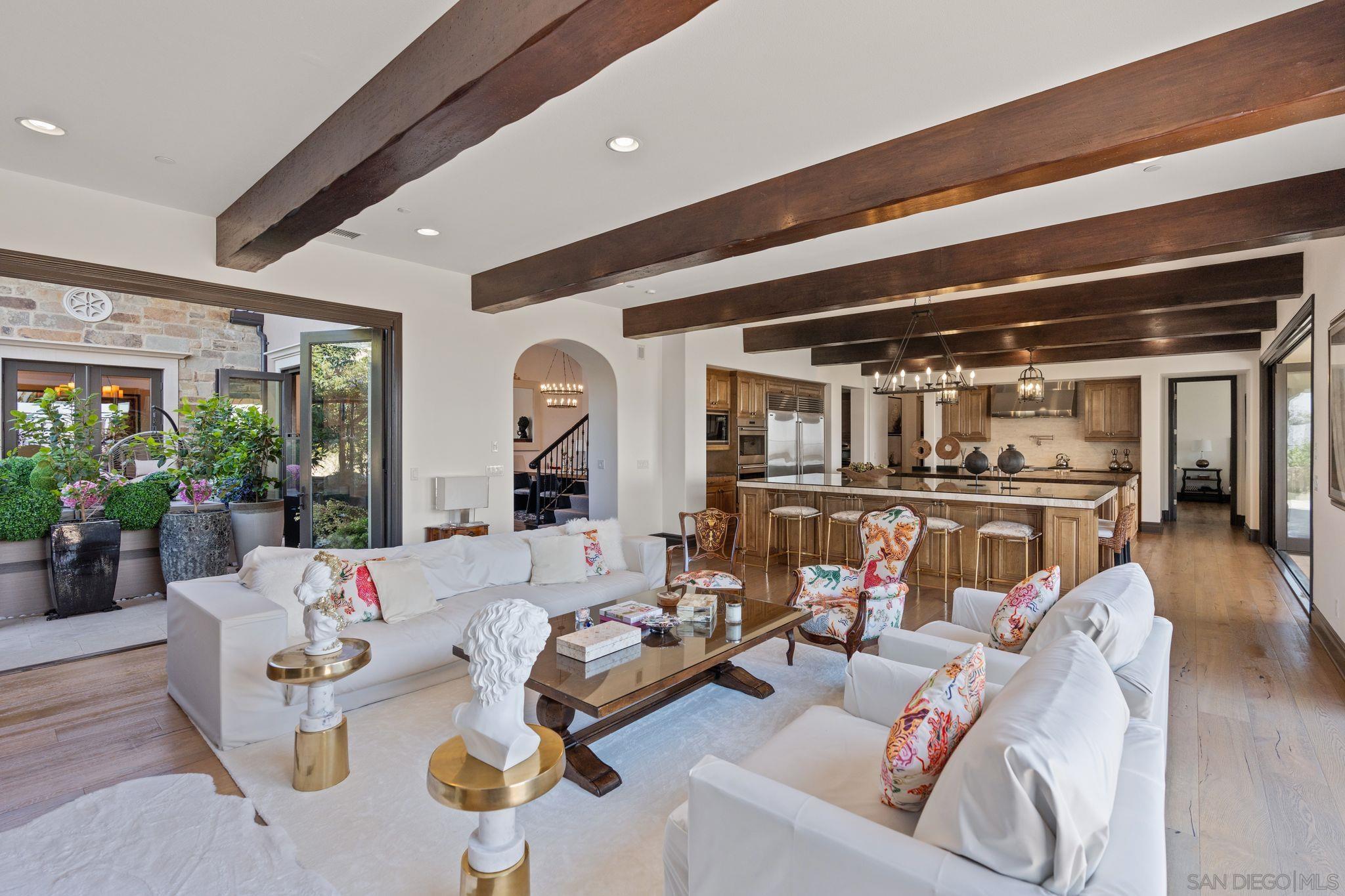 Detail Gallery Image 7 of 38 For 18264  Avenida Manantial, Rancho Santa Fe,  CA 92067 - 5 Beds | 5/2 Baths