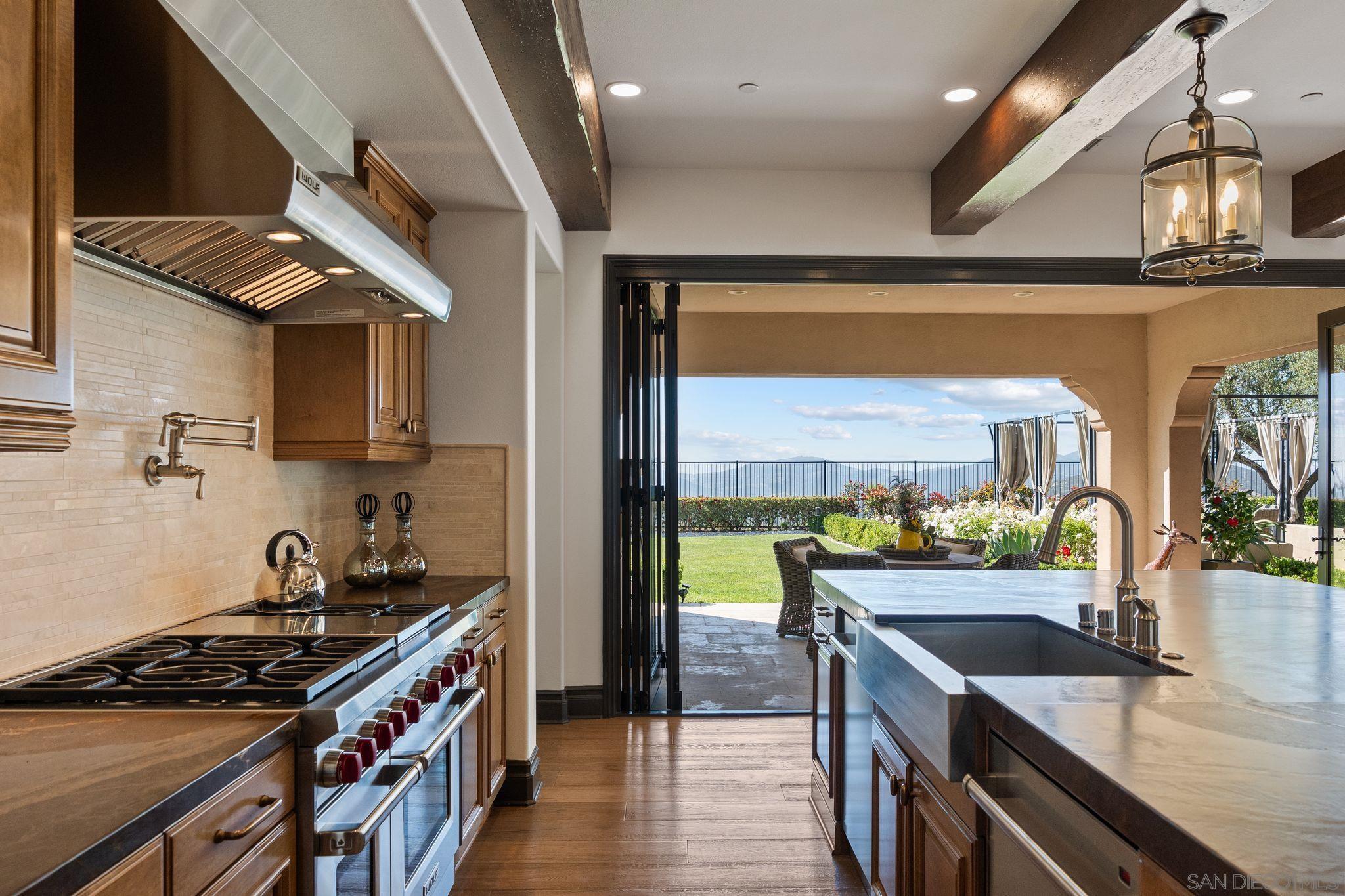 Detail Gallery Image 10 of 38 For 18264  Avenida Manantial, Rancho Santa Fe,  CA 92067 - 5 Beds | 5/2 Baths