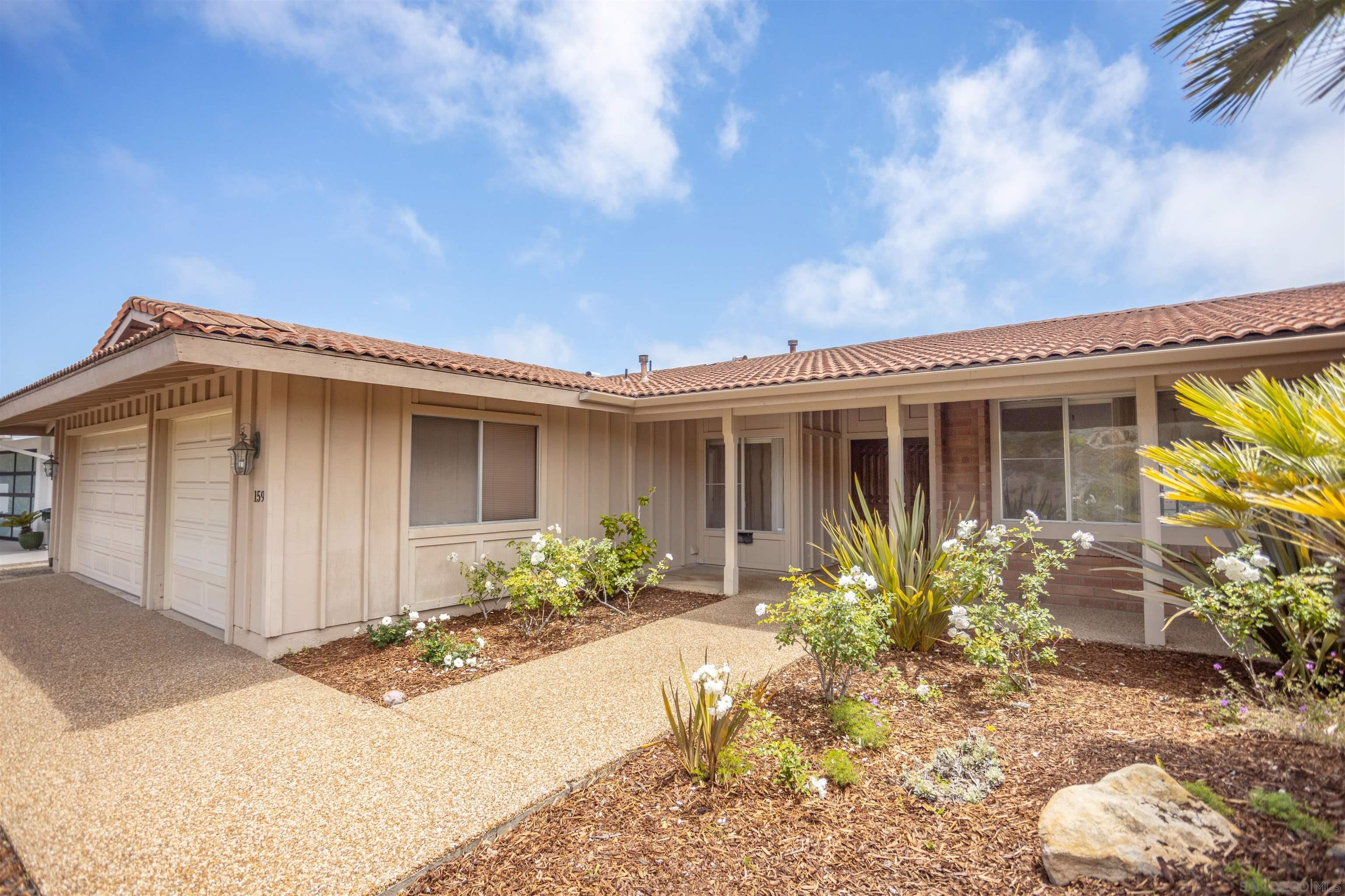 Detail Gallery Image 2 of 16 For 1591  Calle Leticia, La Jolla,  CA 92037 - 4 Beds | 2/1 Baths