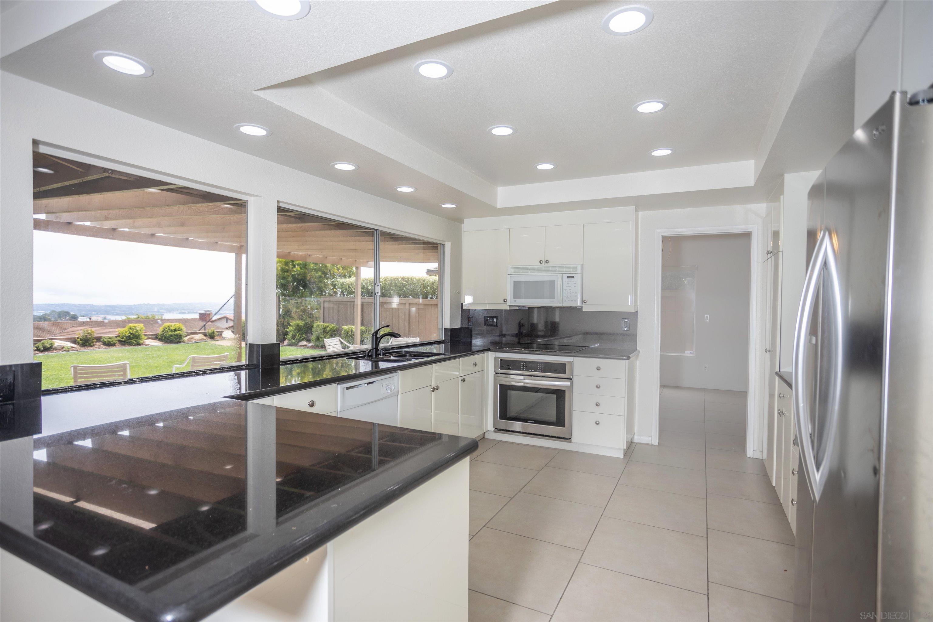 Detail Gallery Image 7 of 16 For 1591  Calle Leticia, La Jolla,  CA 92037 - 4 Beds | 2/1 Baths