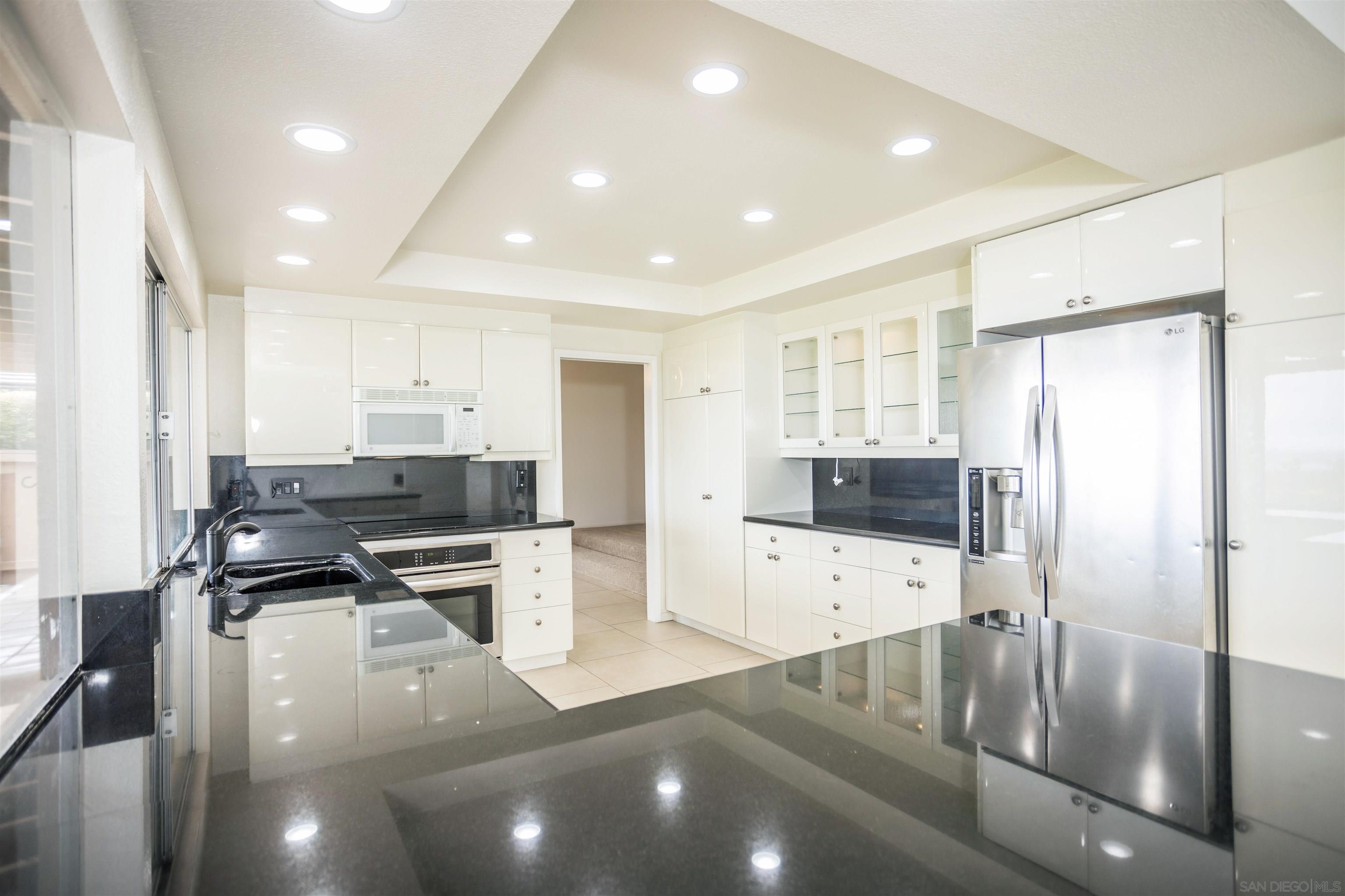 Detail Gallery Image 8 of 16 For 1591  Calle Leticia, La Jolla,  CA 92037 - 4 Beds | 2/1 Baths