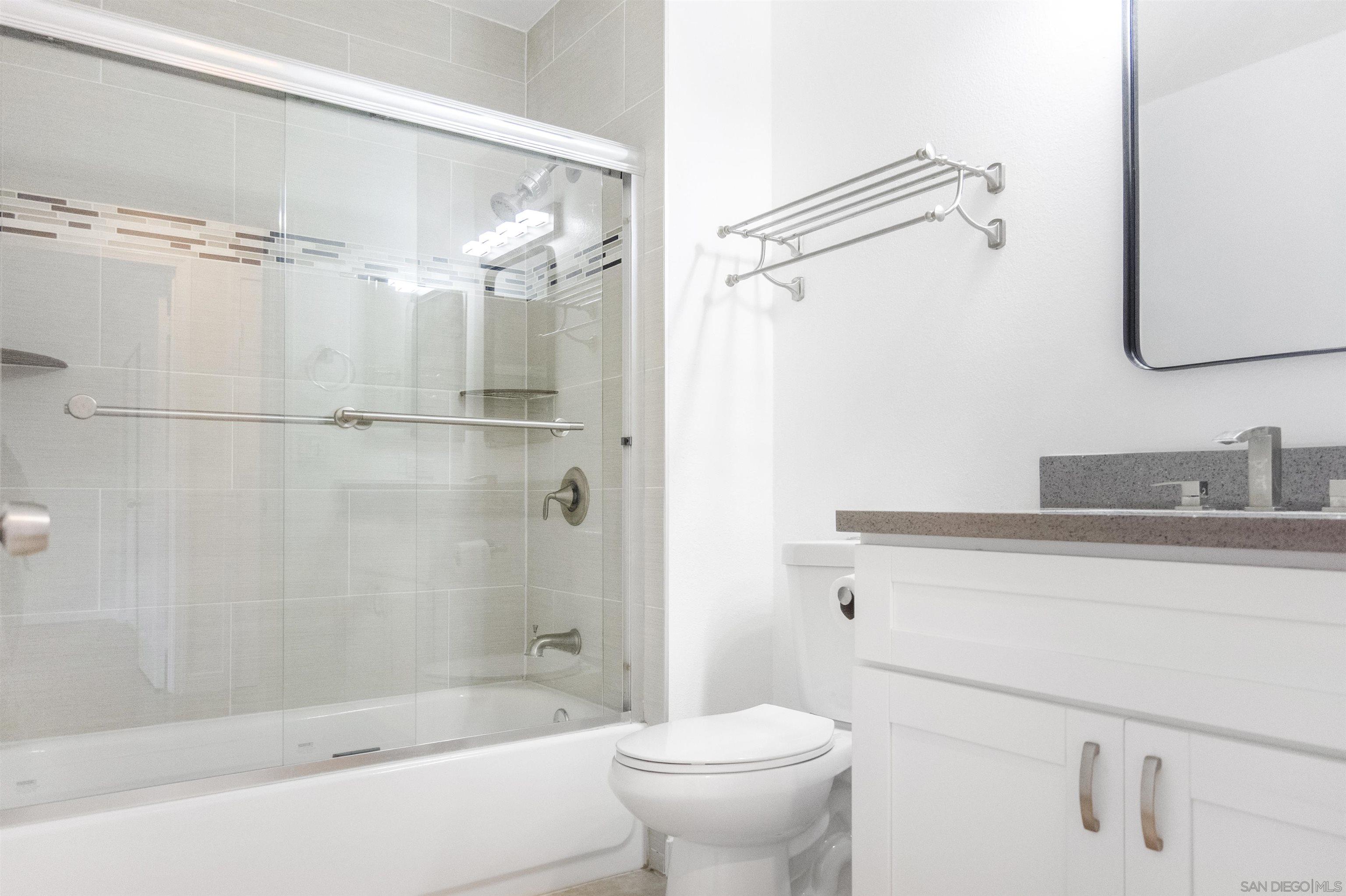 Detail Gallery Image 4 of 11 For 9504  Carroll Canyon Rd  #202,  San Diego,  CA 92126 - 2 Beds | 1 Baths