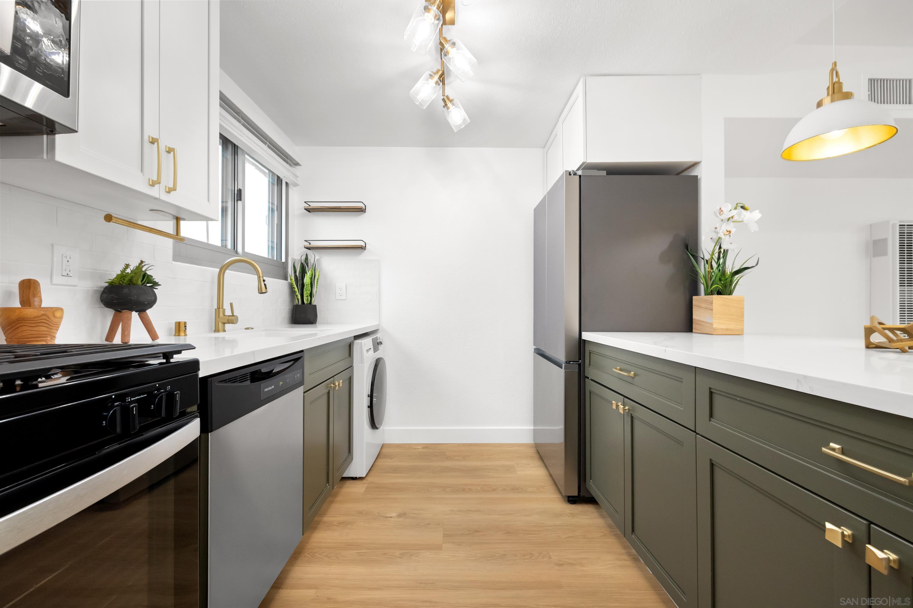 Detail Gallery Image 6 of 17 For 2715  a Street, San Diego,  CA 92102 - – Beds | – Baths