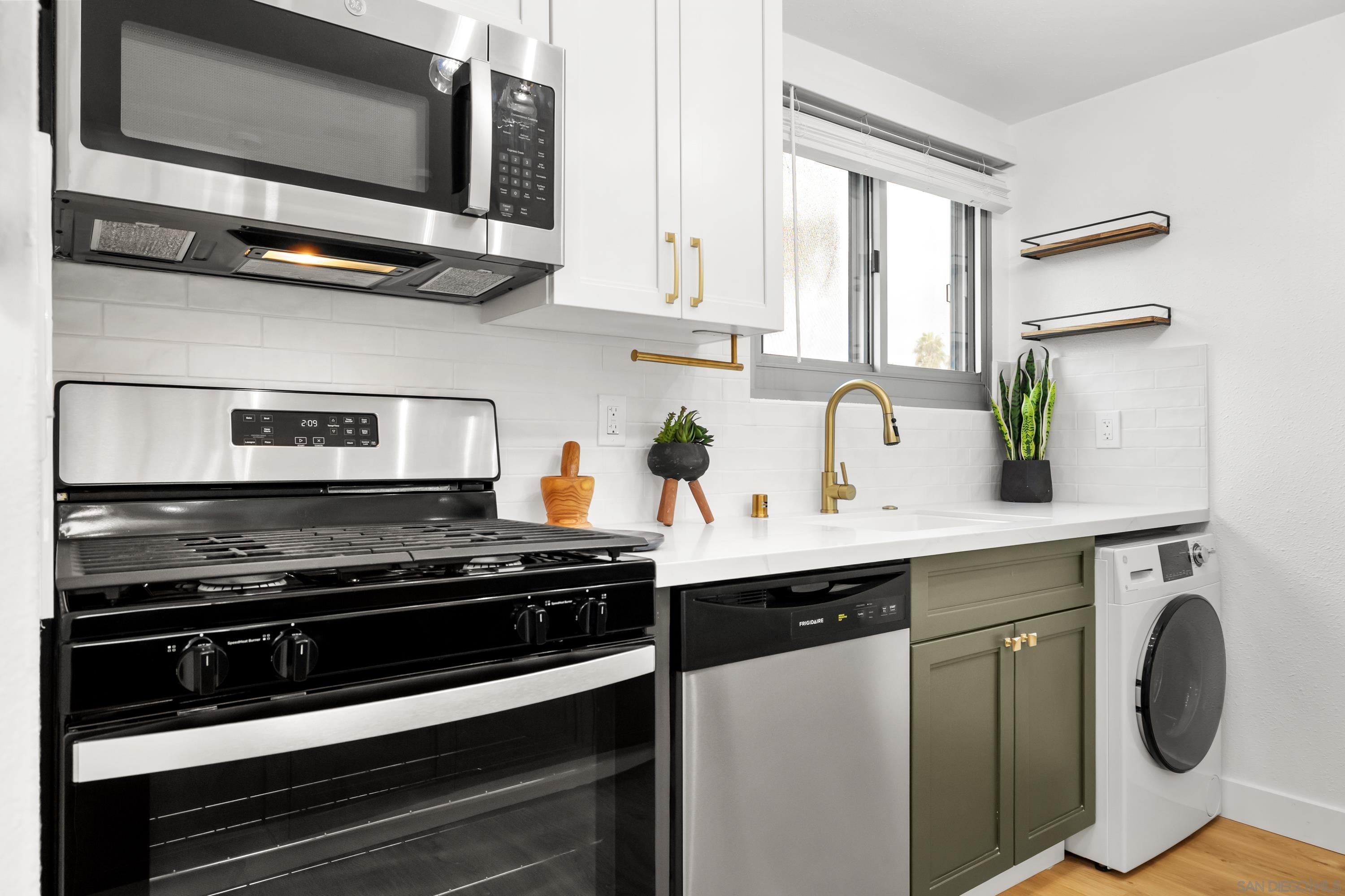 Detail Gallery Image 7 of 17 For 2715  a Street, San Diego,  CA 92102 - – Beds | – Baths