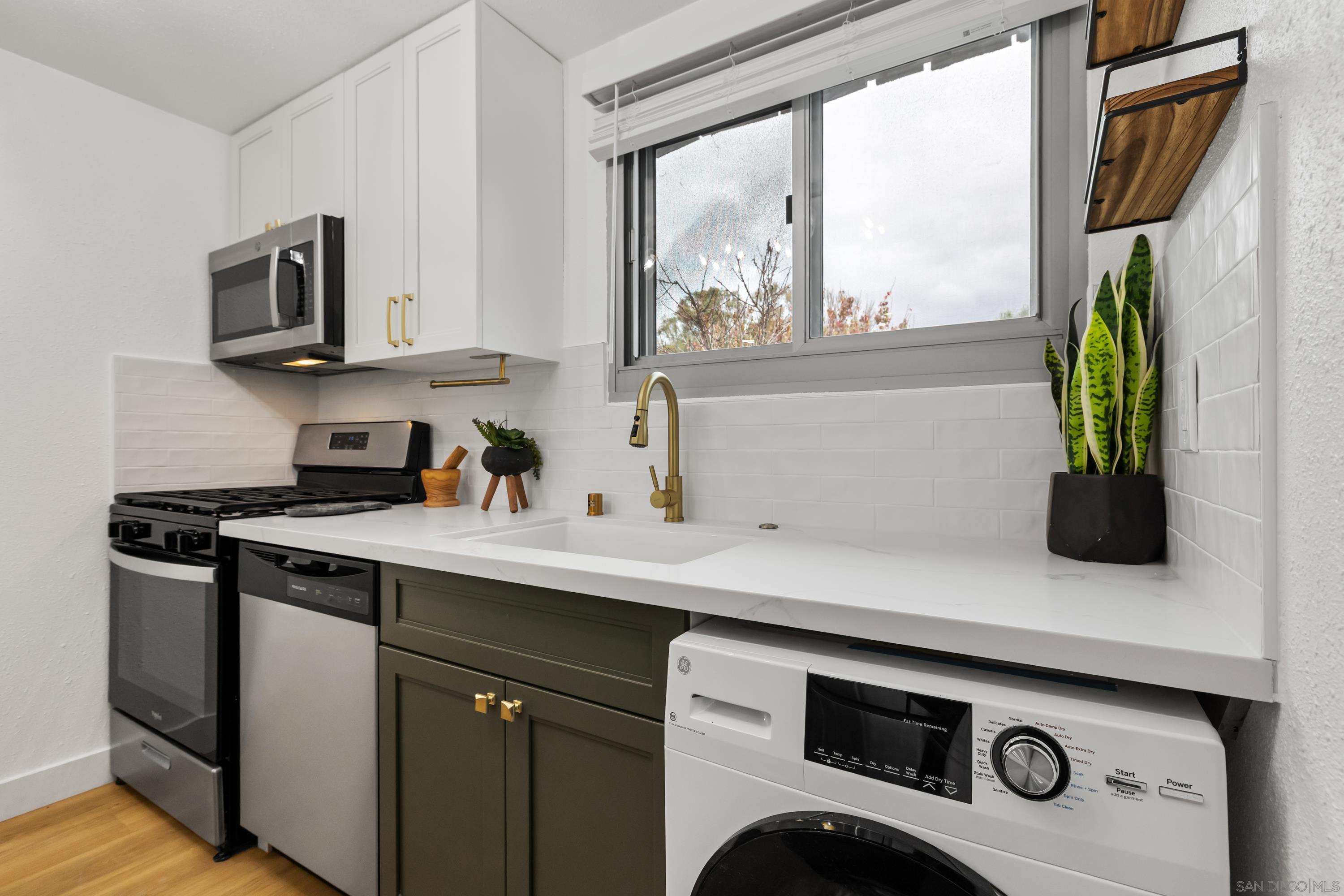 Detail Gallery Image 8 of 17 For 2715  a Street, San Diego,  CA 92102 - – Beds | – Baths