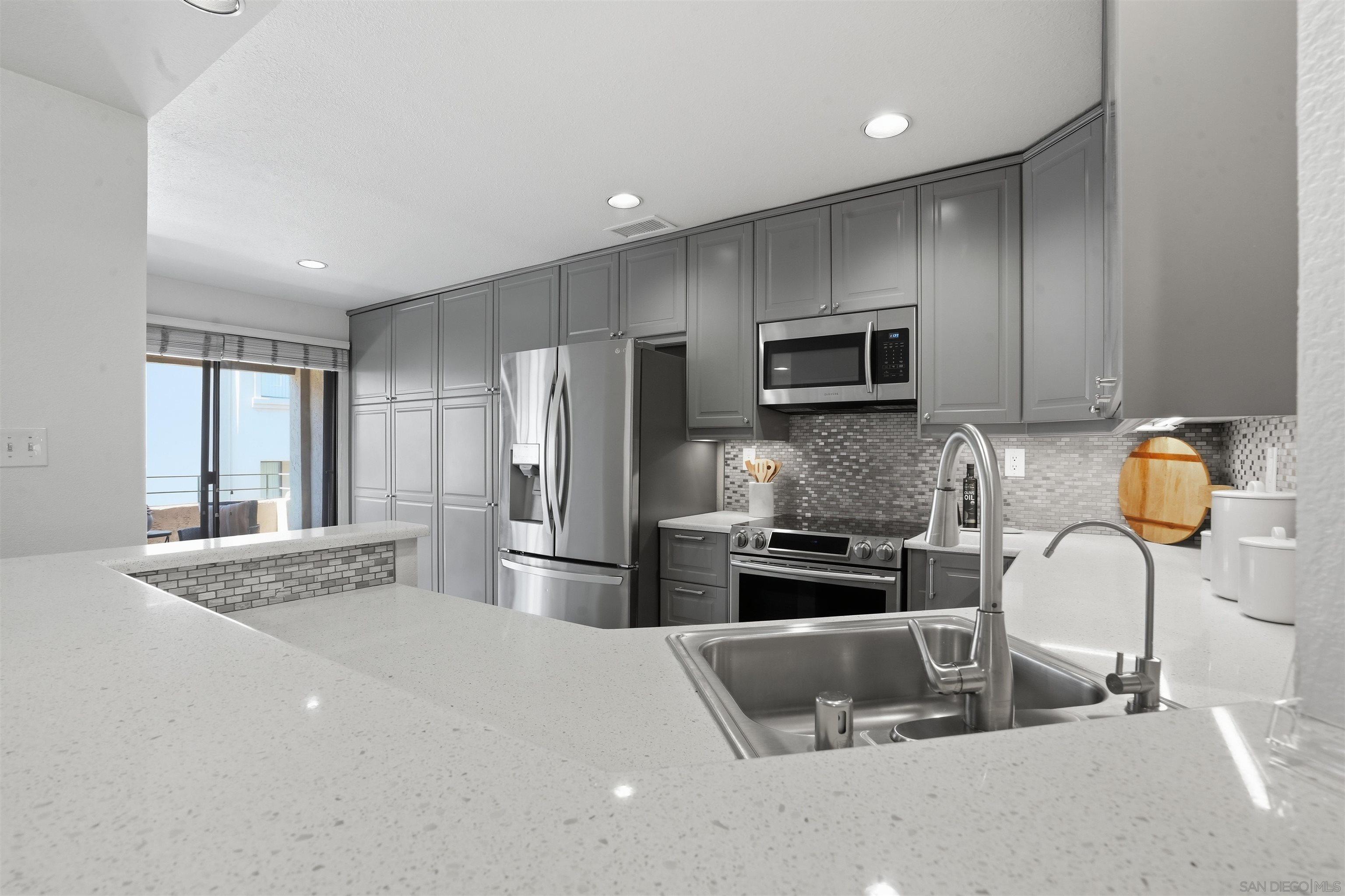 Detail Gallery Image 12 of 35 For 4383  Nobel Dr  #86,  San Diego,  CA 92122 - 2 Beds | 2/1 Baths