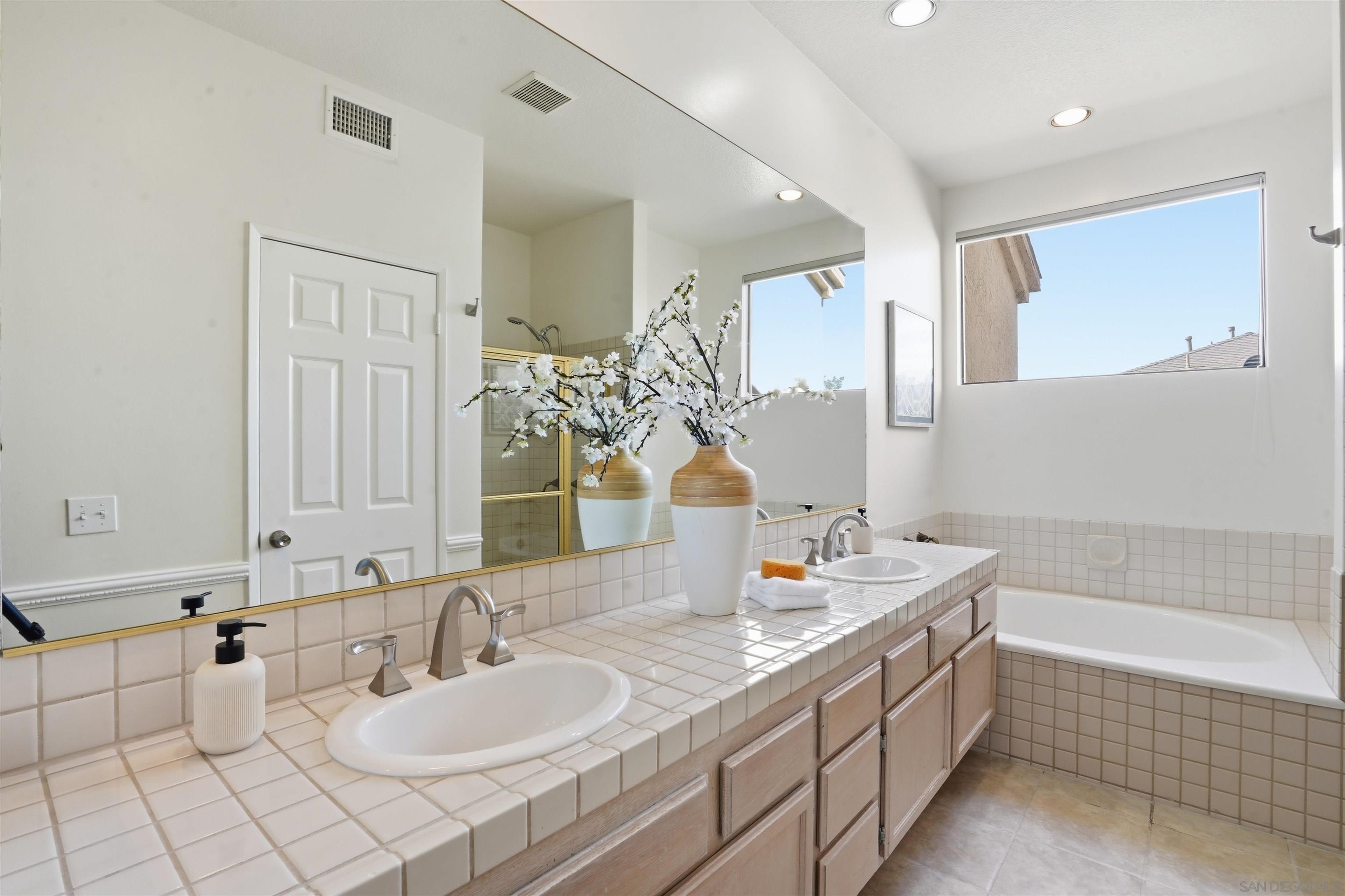 Detail Gallery Image 23 of 35 For 4383  Nobel Dr  #86,  San Diego,  CA 92122 - 2 Beds | 2/1 Baths