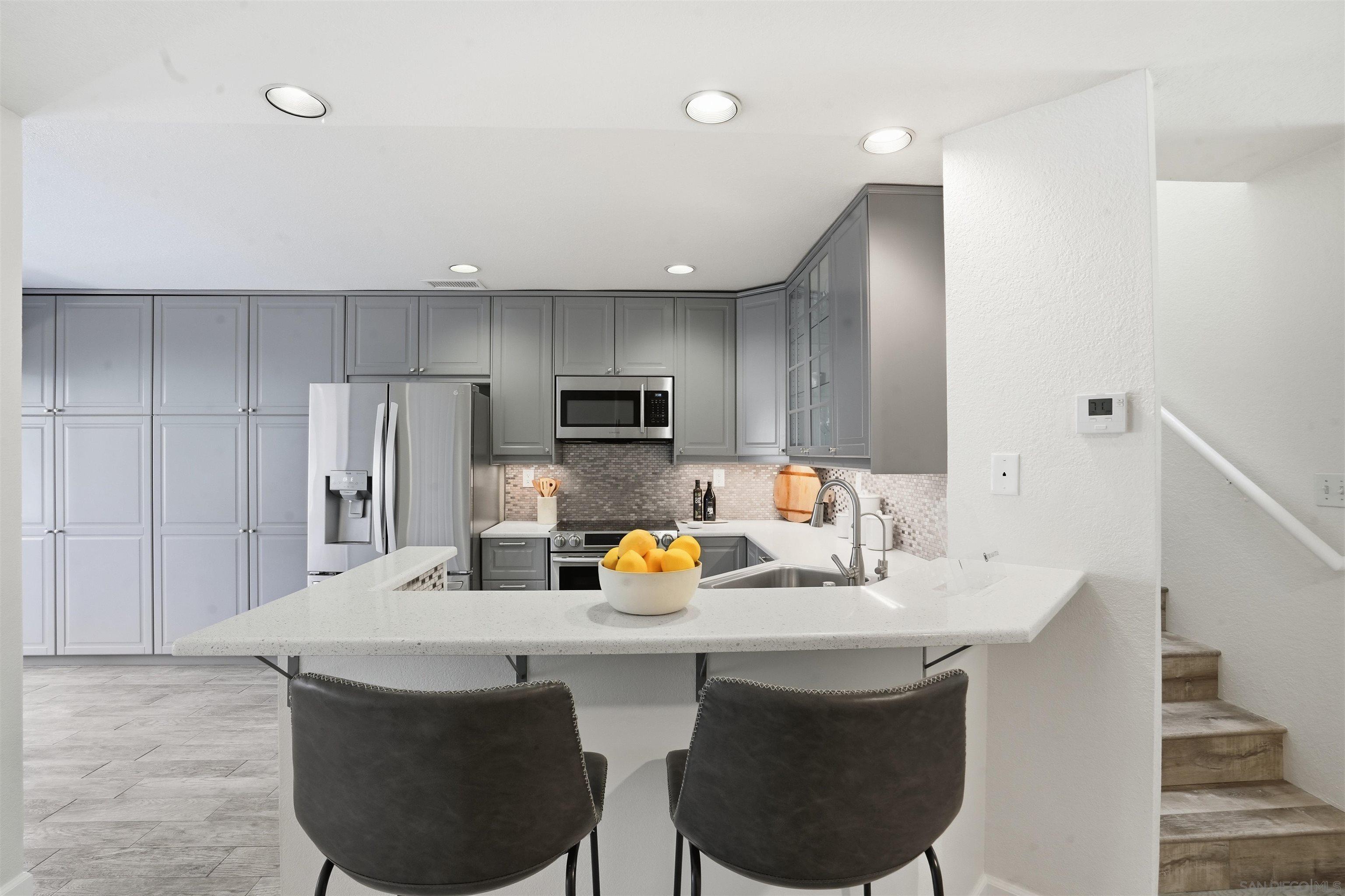 Detail Gallery Image 7 of 35 For 4383  Nobel Dr  #86,  San Diego,  CA 92122 - 2 Beds | 2/1 Baths