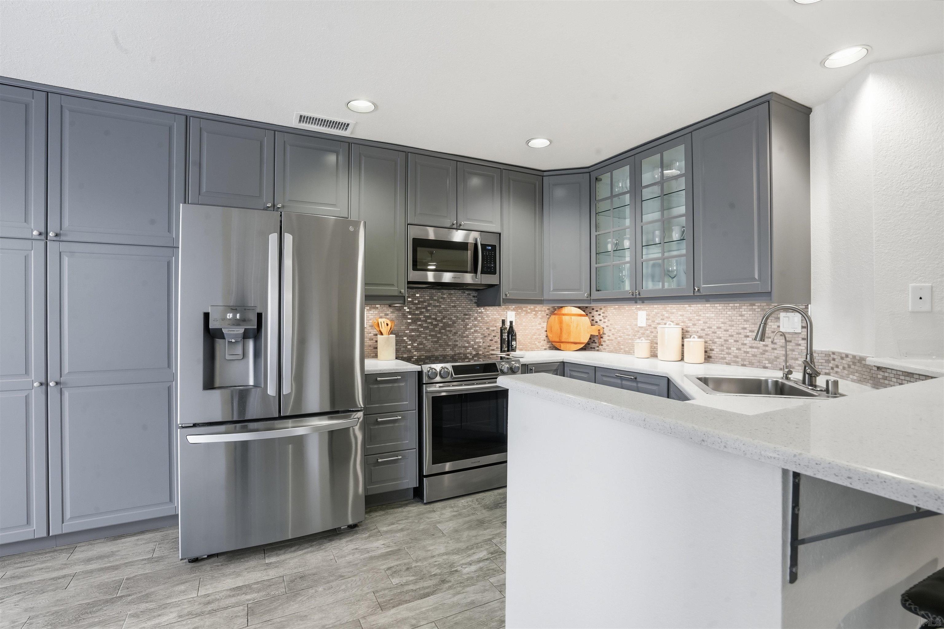 Detail Gallery Image 8 of 35 For 4383  Nobel Dr  #86,  San Diego,  CA 92122 - 2 Beds | 2/1 Baths