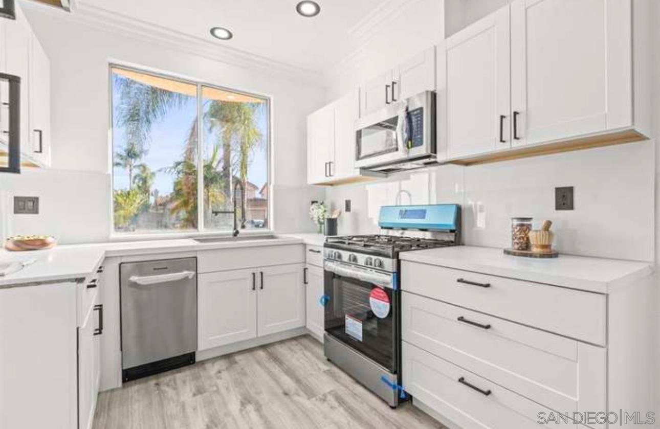 Detail Gallery Image 8 of 19 For 1344  Corte Lira, San Marcos,  CA 92069 - 4 Beds | 2/1 Baths