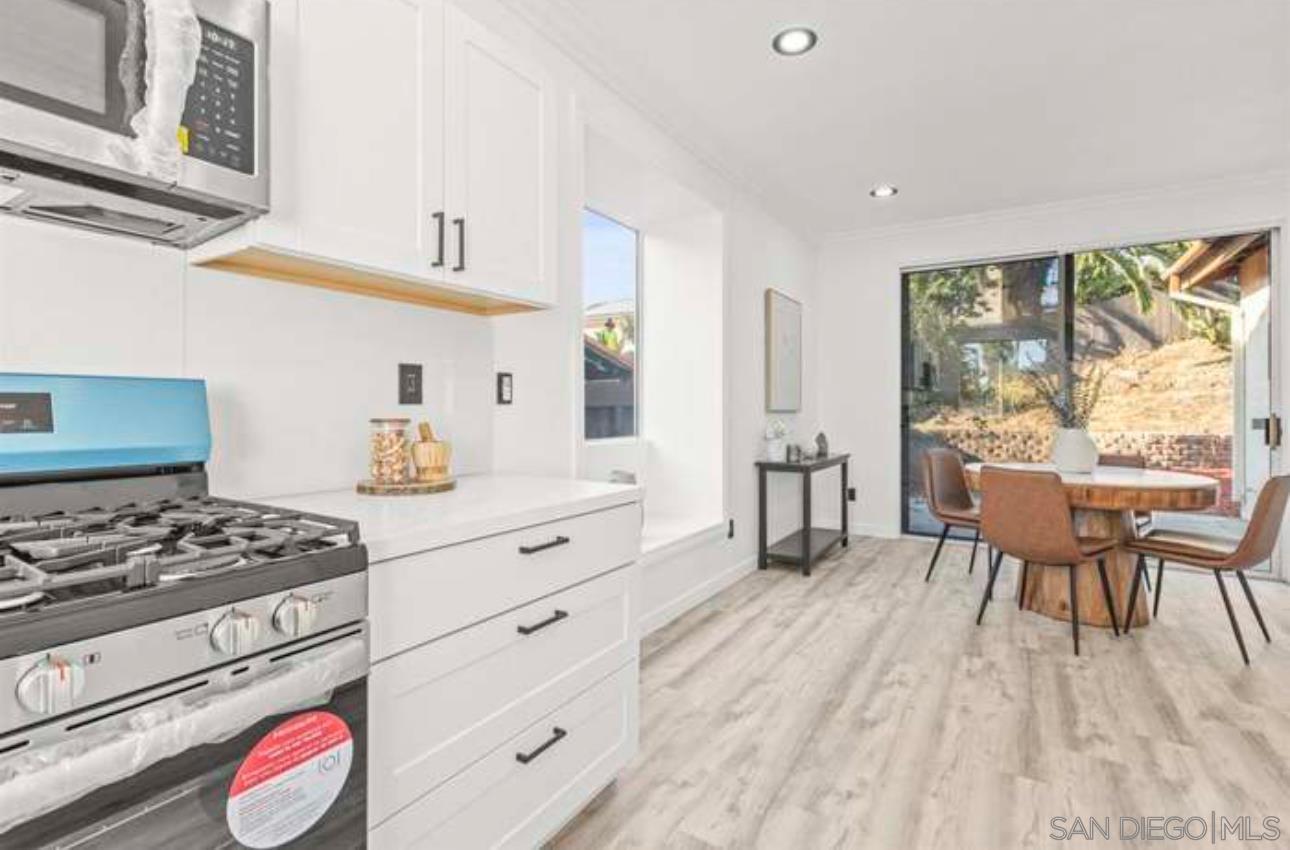 Detail Gallery Image 9 of 19 For 1344  Corte Lira, San Marcos,  CA 92069 - 4 Beds | 2/1 Baths