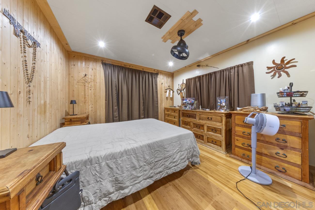 Detail Gallery Image 16 of 41 For 1380  Oak Hill Dr  Spc 42, Escondido,  CA 92026 - 3 Beds | 3 Baths