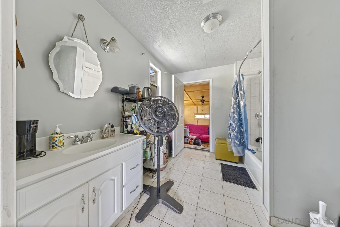 Detail Gallery Image 31 of 41 For 1380  Oak Hill Dr  Spc 42, Escondido,  CA 92026 - 3 Beds | 3 Baths