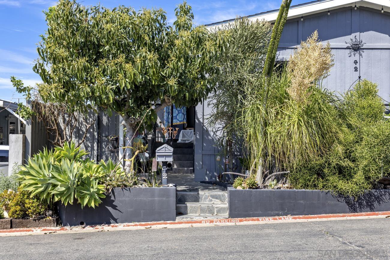 Detail Gallery Image 6 of 41 For 1380  Oak Hill Dr  Spc 42, Escondido,  CA 92026 - 3 Beds | 3 Baths