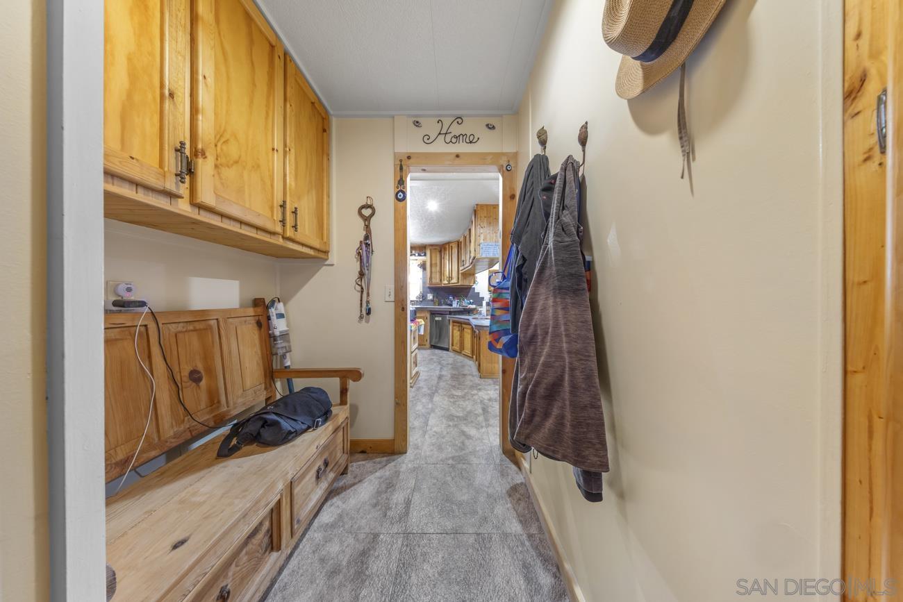 Detail Gallery Image 9 of 41 For 1380  Oak Hill Dr  Spc 42, Escondido,  CA 92026 - 3 Beds | 3 Baths