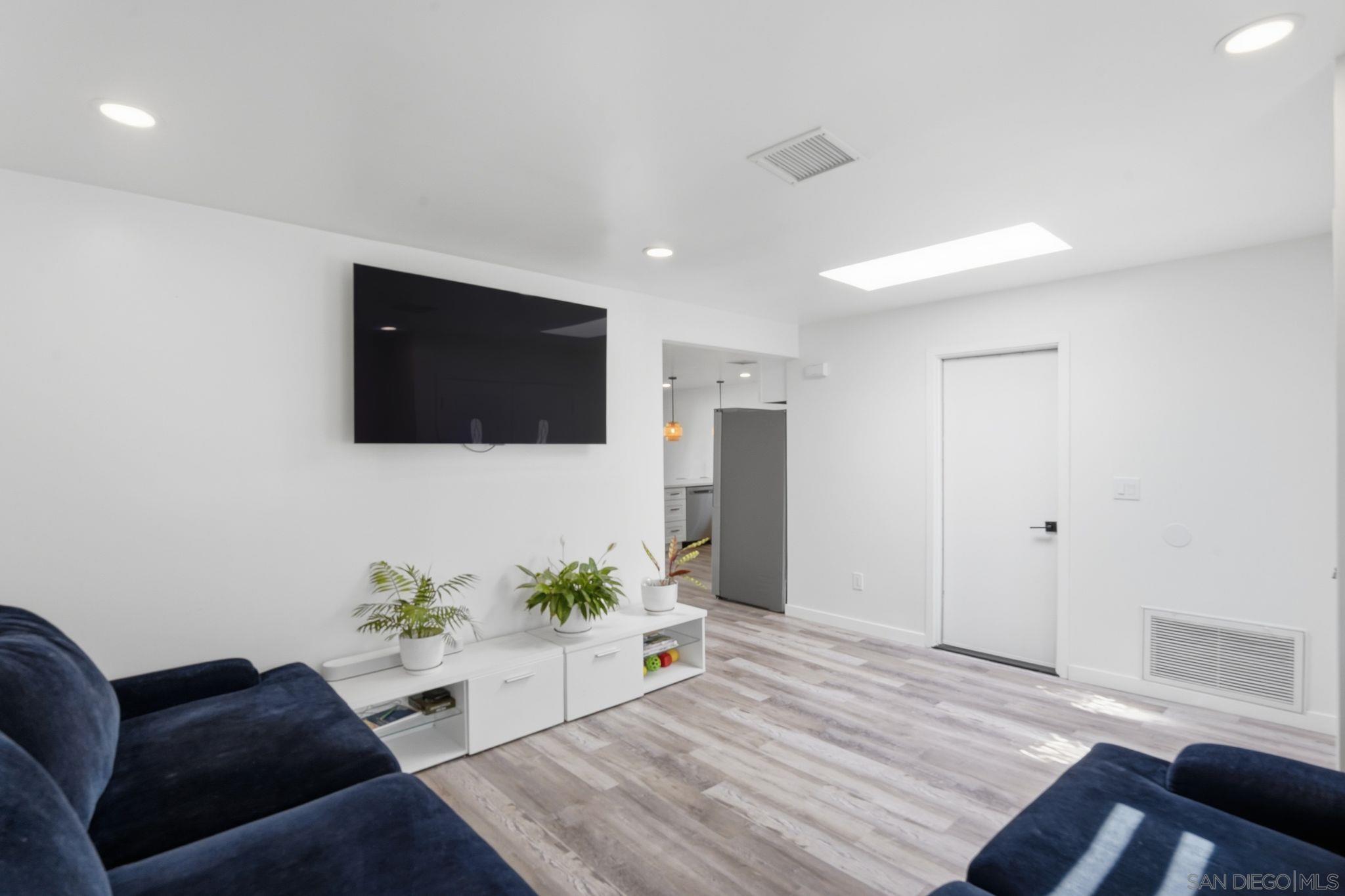 Detail Gallery Image 15 of 38 For 7742  Shorewood Dr, San Diego,  CA 92114 - 3 Beds | 1/1 Baths