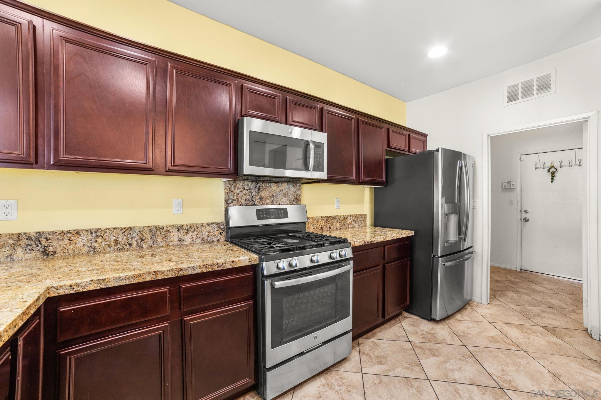 Detail Gallery Image 5 of 42 For 2090  Trinket Circle, San Jacinto,  CA 92582 - 4 Beds | 3 Baths