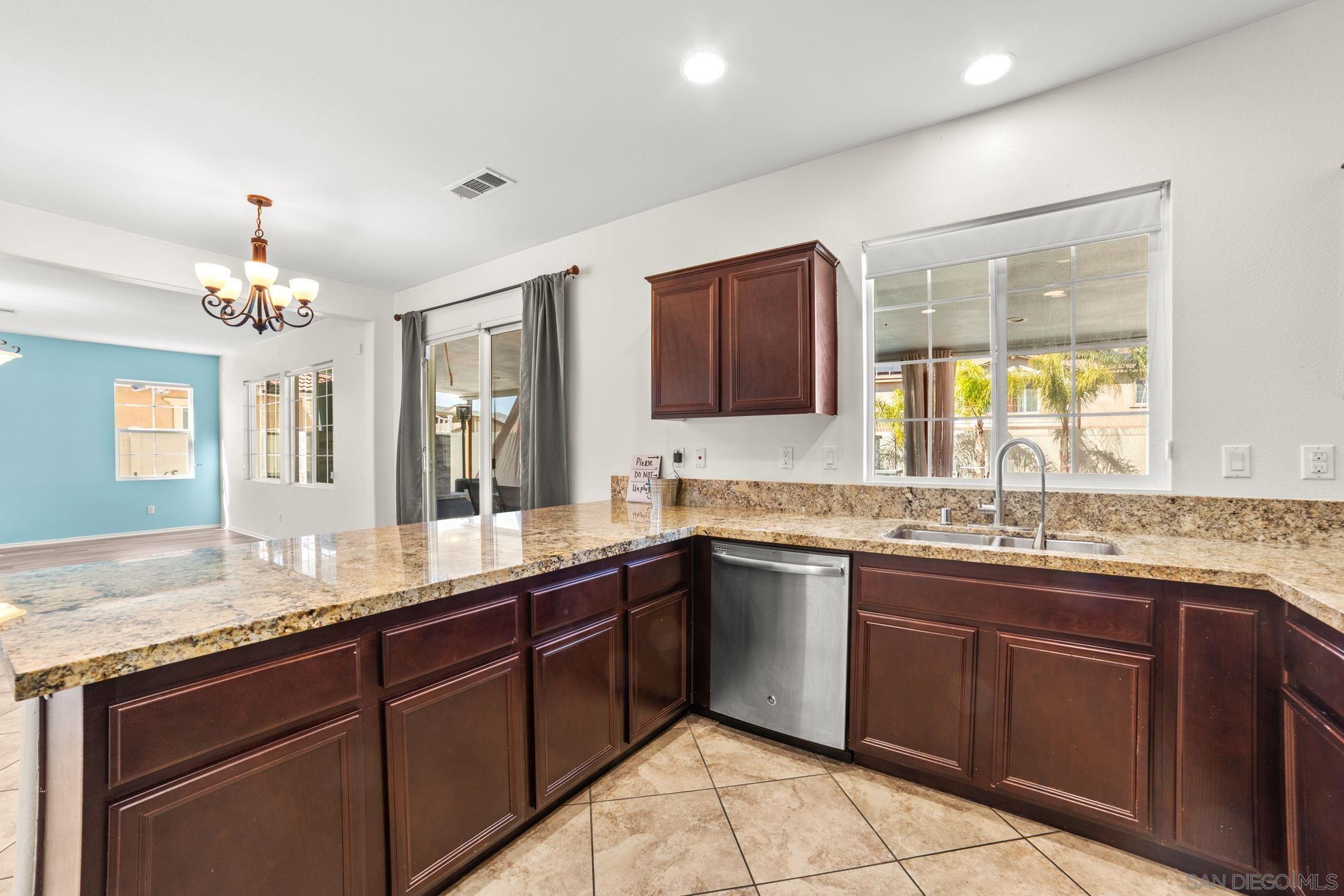 Detail Gallery Image 7 of 42 For 2090  Trinket Circle, San Jacinto,  CA 92582 - 4 Beds | 3 Baths